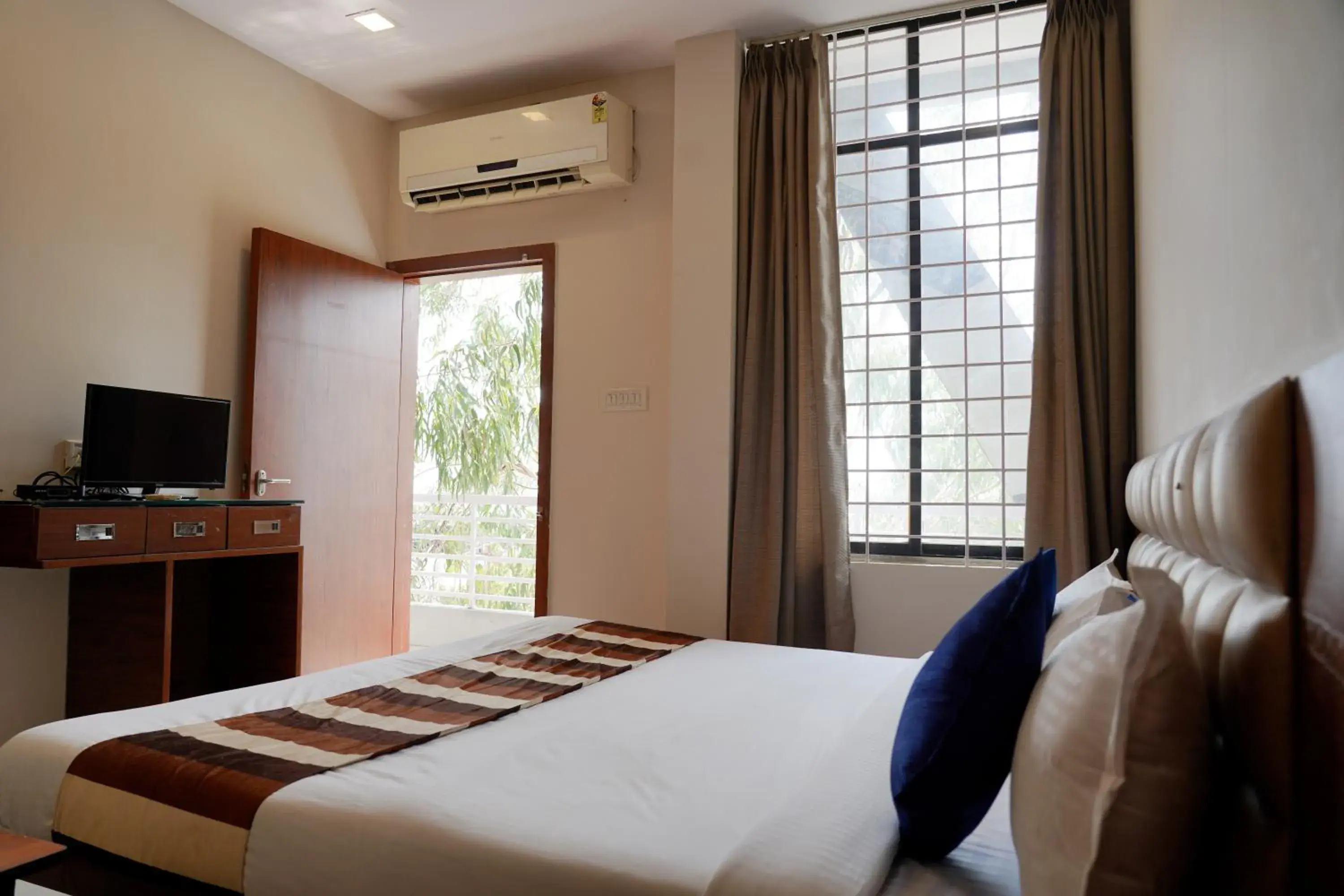 Standard King Room - single occupancy in Hotel Suryodaya Standard King Room - single occupancy in Hotel Suryodaya