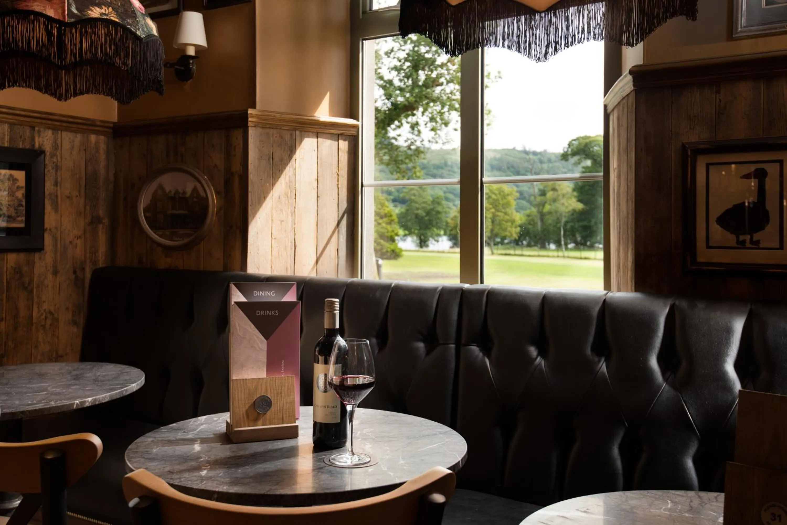 Lounge or bar in The Coniston Inn - The Inn Collection Group