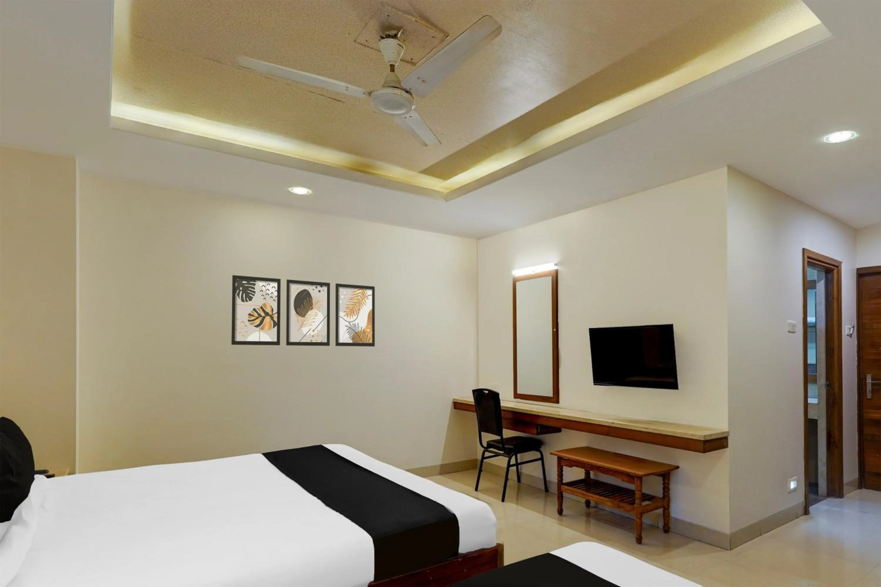Bedroom, Bed in Super Townhouse Arcot Road Near Kauvery hospital