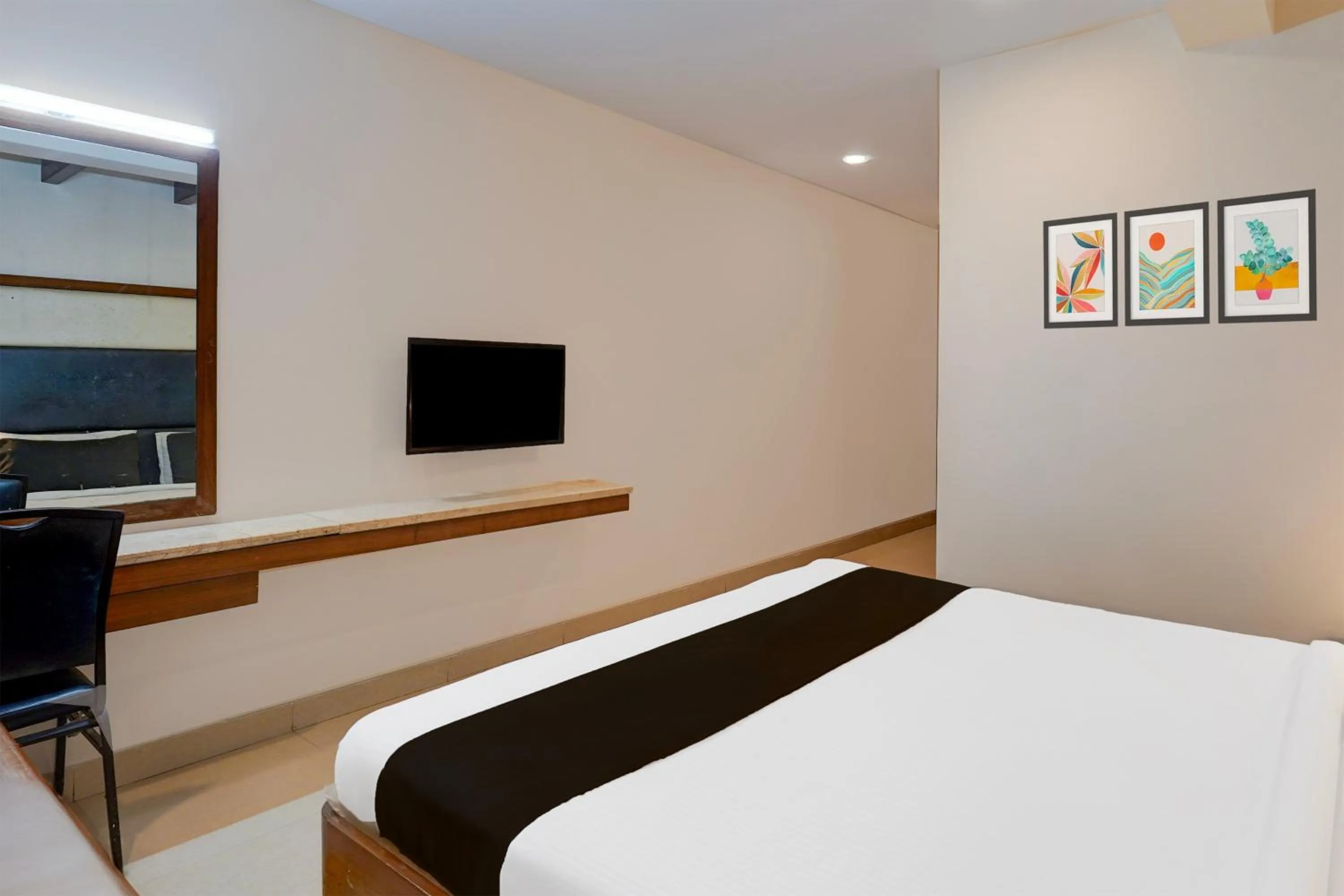 Bedroom, Bed in Super Townhouse Arcot Road Near Kauvery hospital