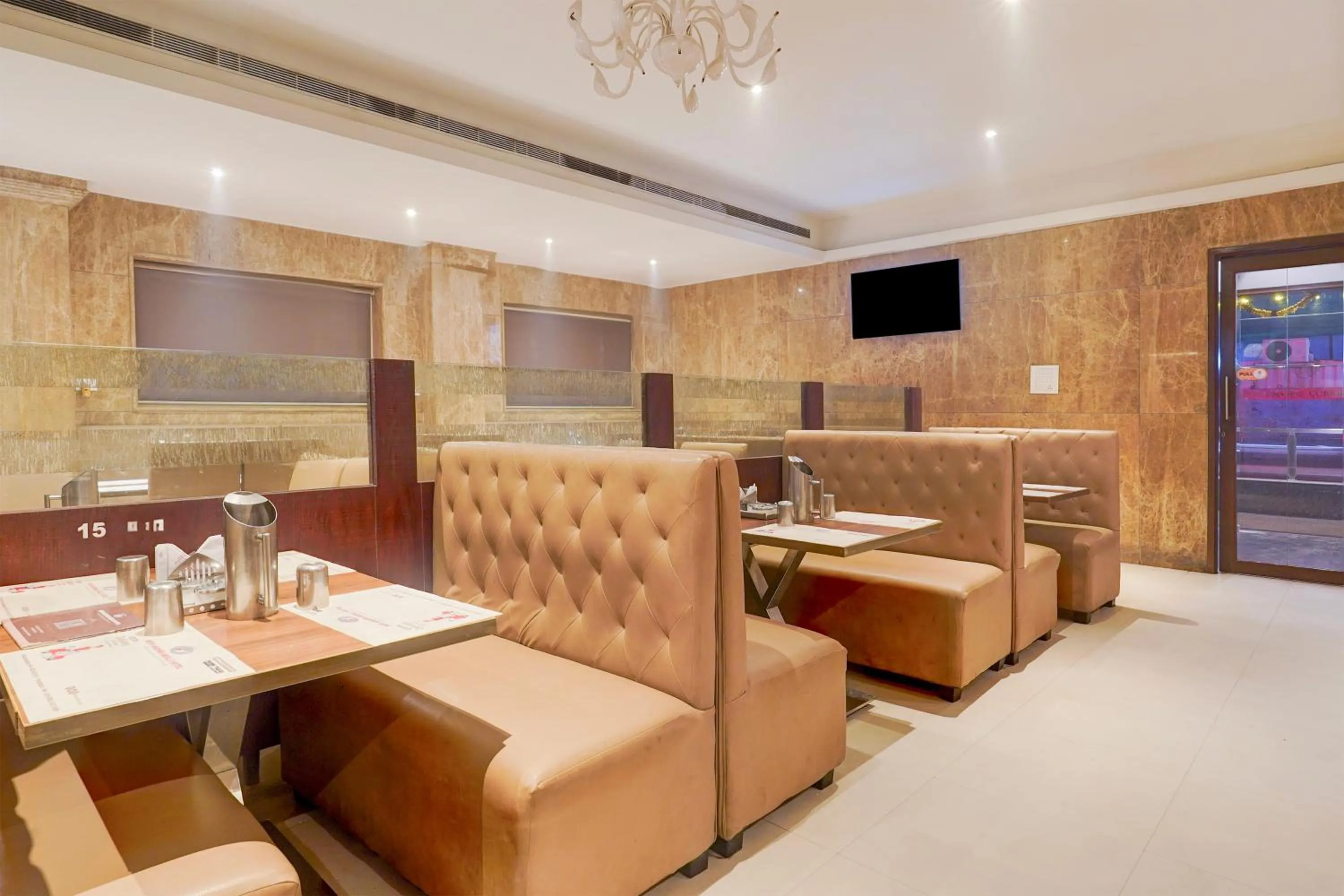 Restaurant/places to eat in Super Townhouse Arcot Road Near Kauvery hospital