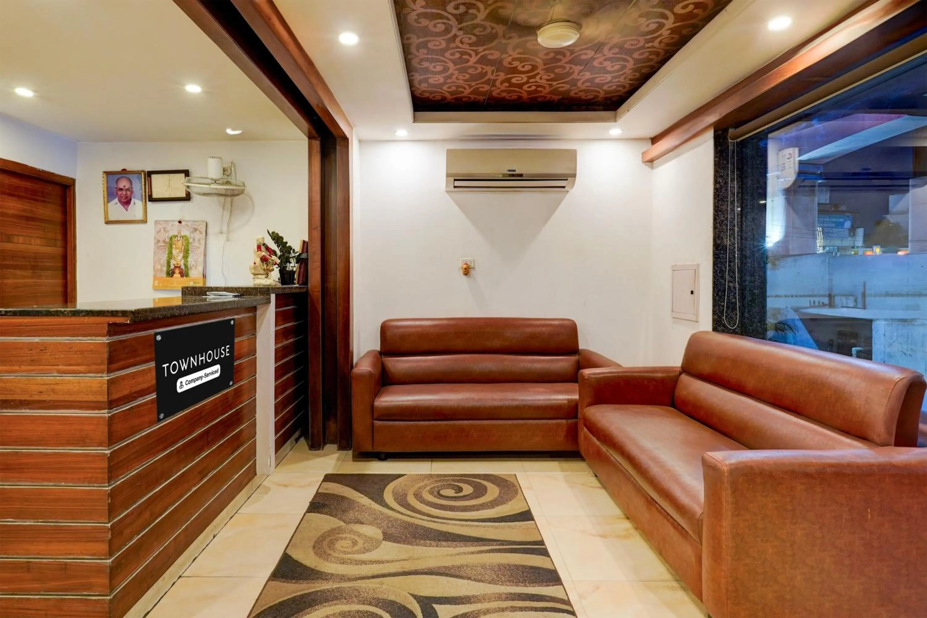 Lobby or reception in Super Townhouse Arcot Road Near Kauvery hospital