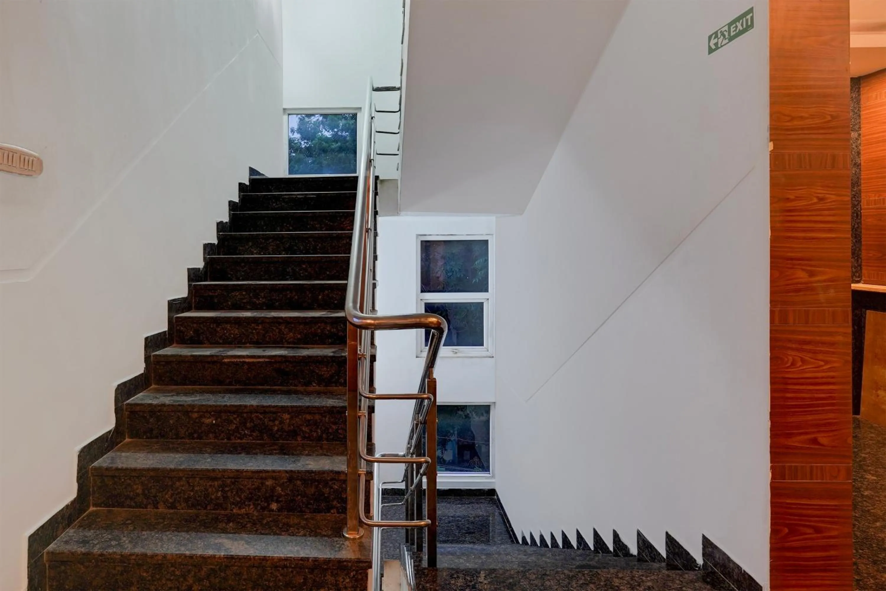 Lobby or reception in Super Townhouse Arcot Road Near Kauvery hospital