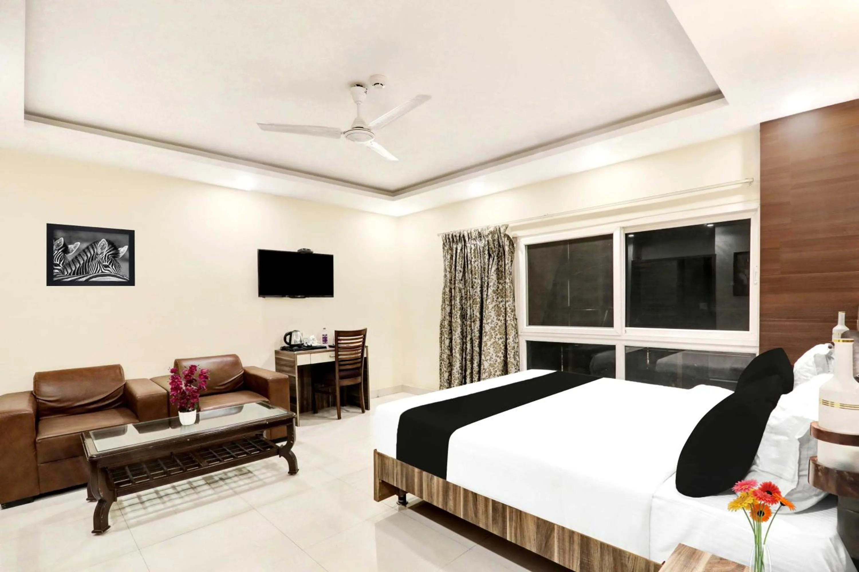 Bedroom, Bed in Super Townhouse Kankarbagh Formerly Kunwar Alcajars