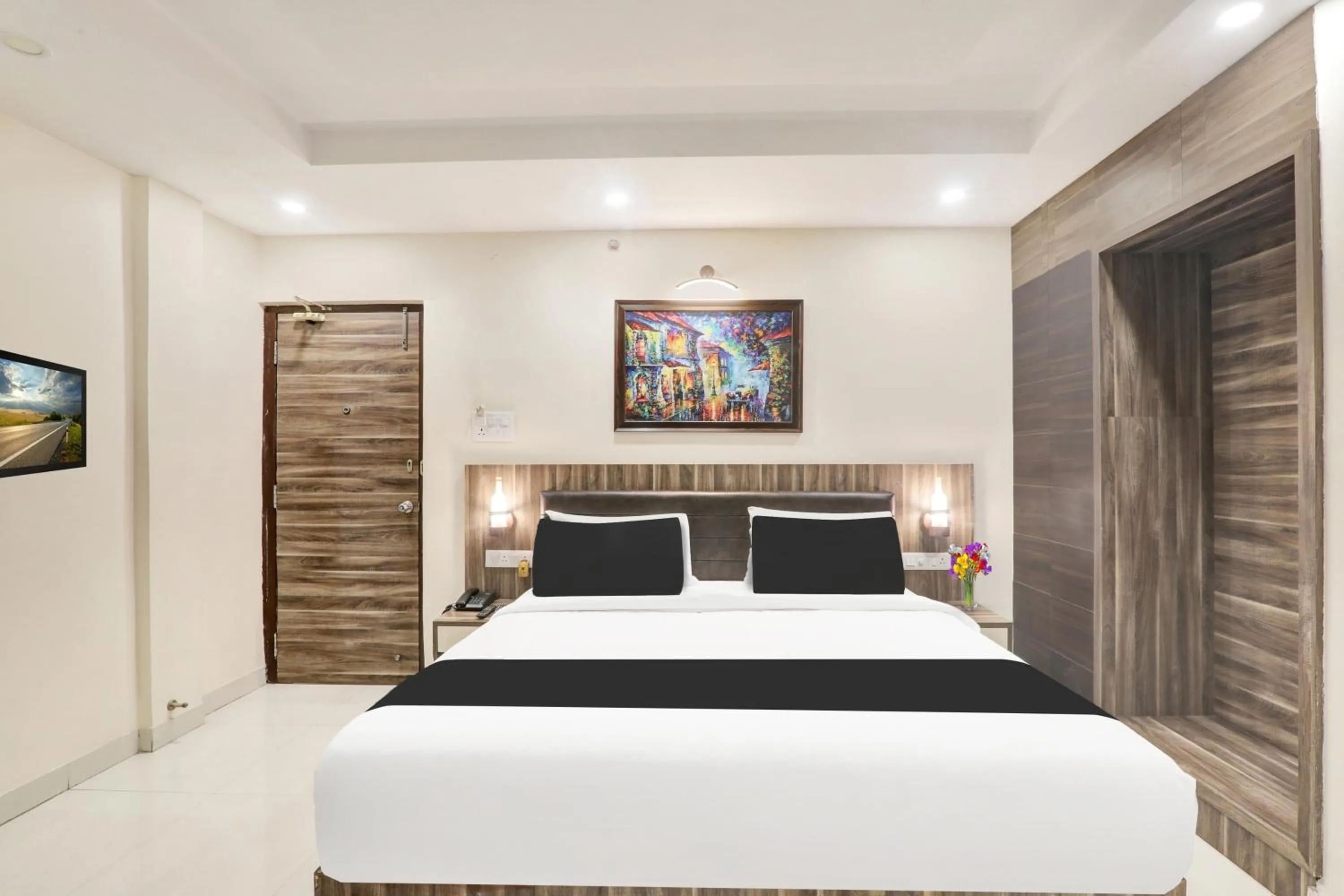 Bedroom, Bed in Super Townhouse Kankarbagh Formerly Kunwar Alcajars