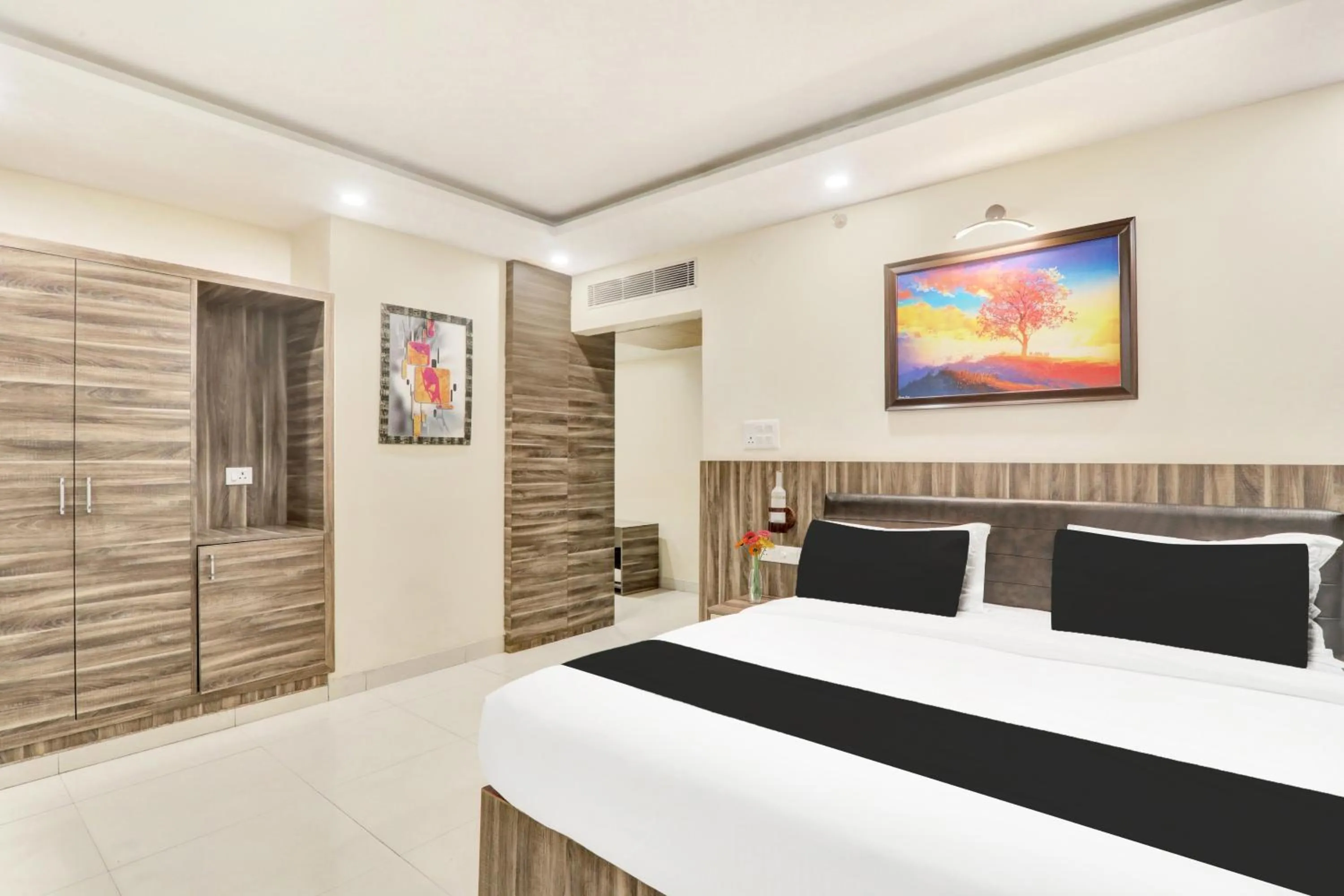 Bedroom, Bed in Super Townhouse Kankarbagh Formerly Kunwar Alcajars