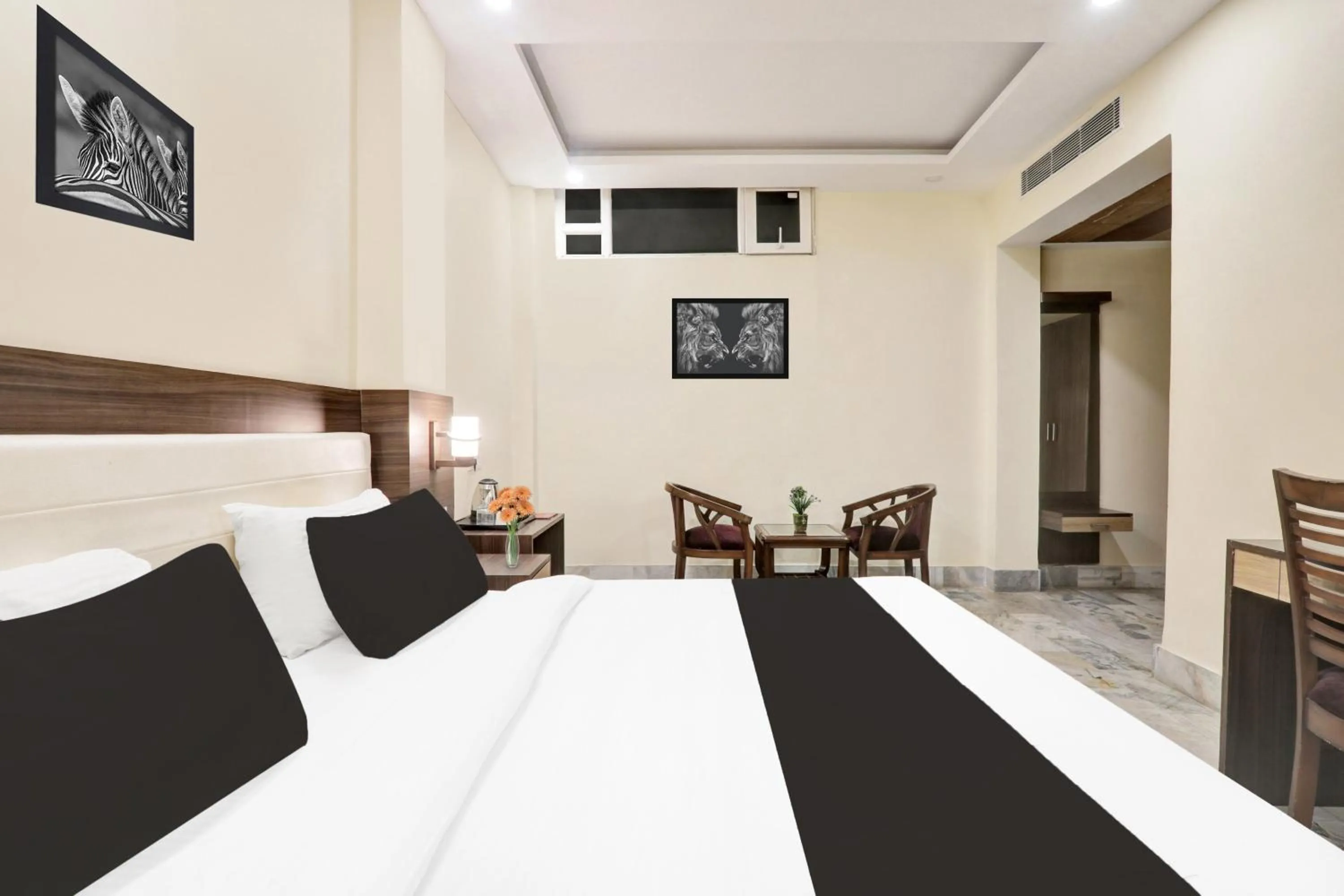 Bedroom, Bed in Super Townhouse Kankarbagh Formerly Kunwar Alcajars