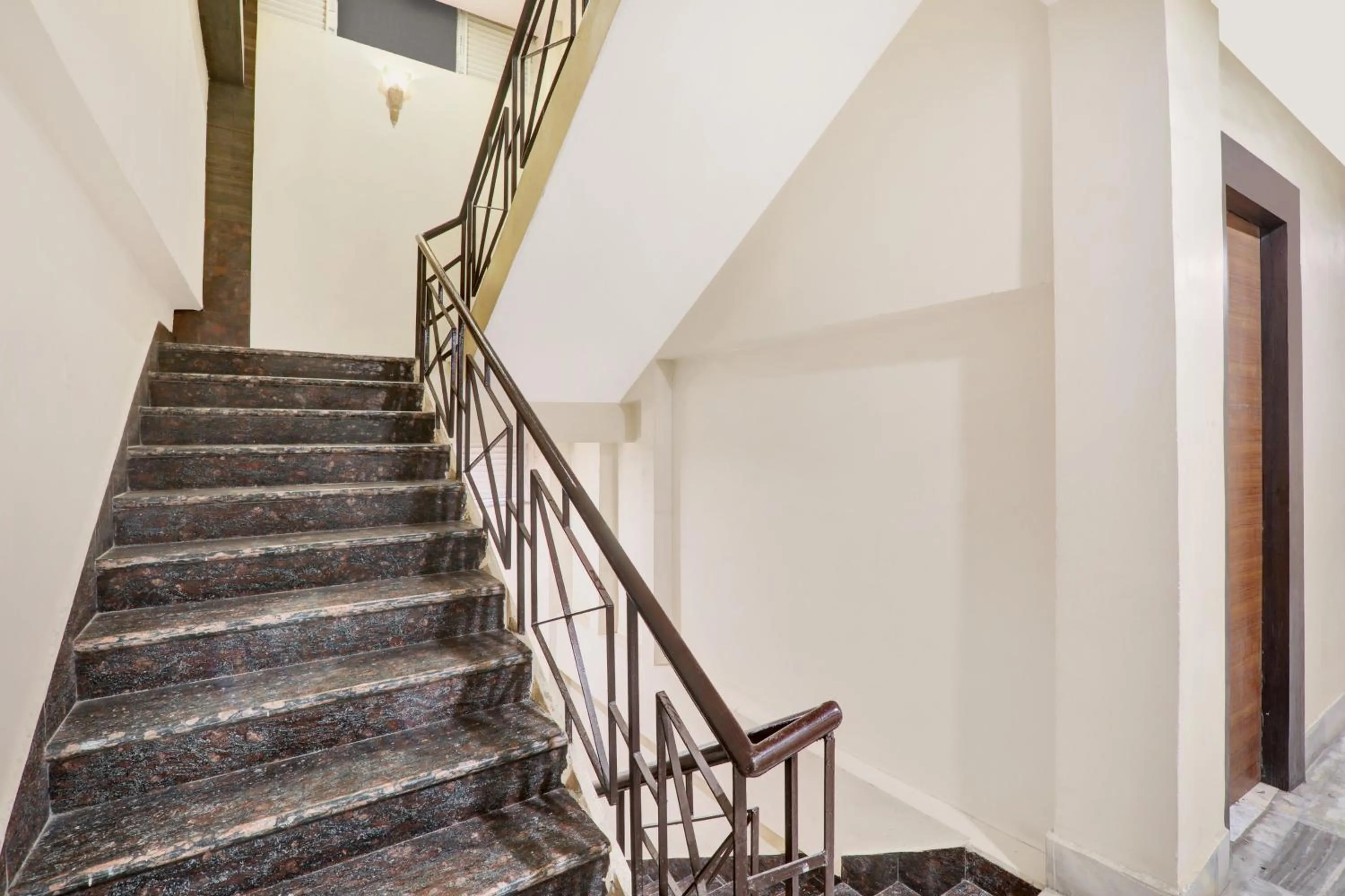 Lobby or reception in Super Townhouse Kankarbagh Formerly Kunwar Alcajars