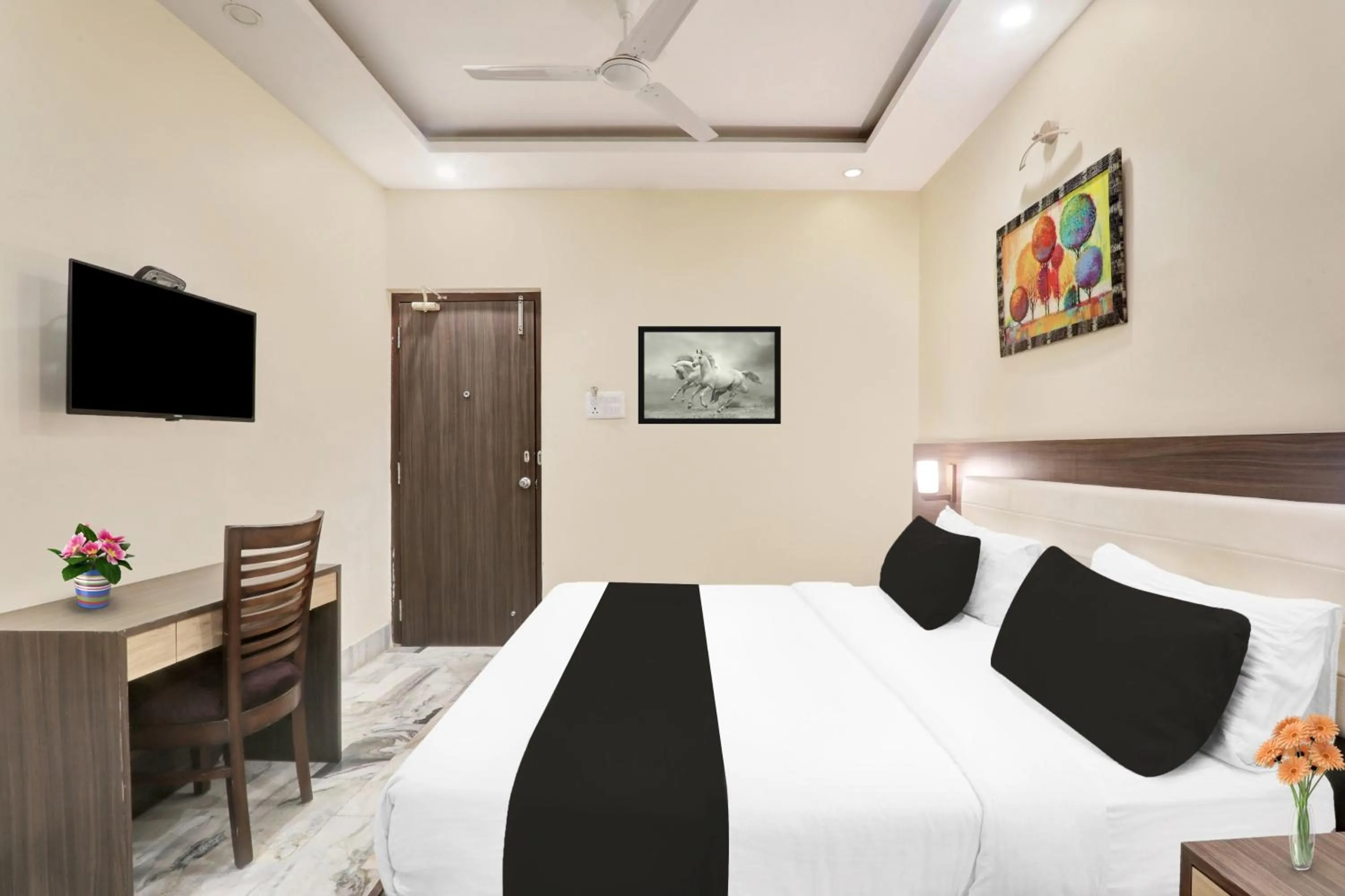 Bedroom, Bed in Super Townhouse Kankarbagh Formerly Kunwar Alcajars