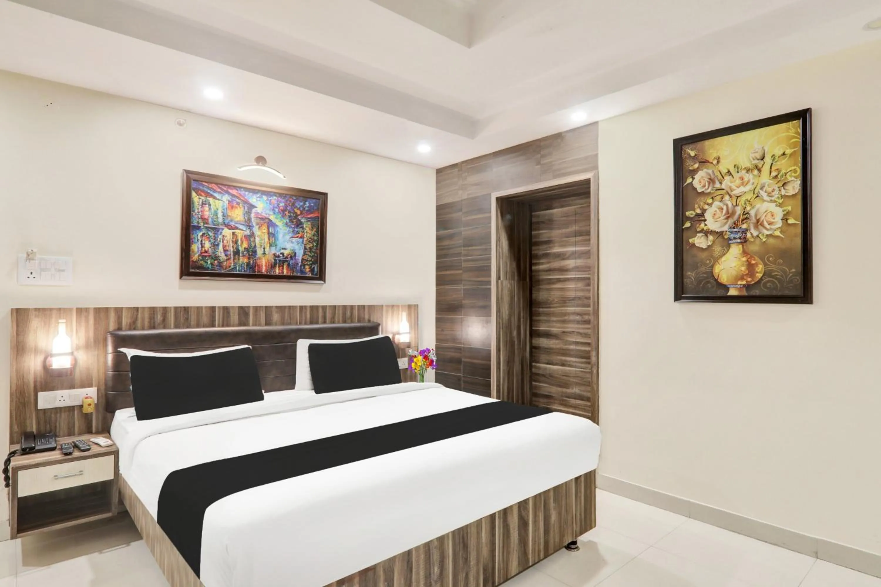 Bedroom, Bed in Super Townhouse Kankarbagh Formerly Kunwar Alcajars