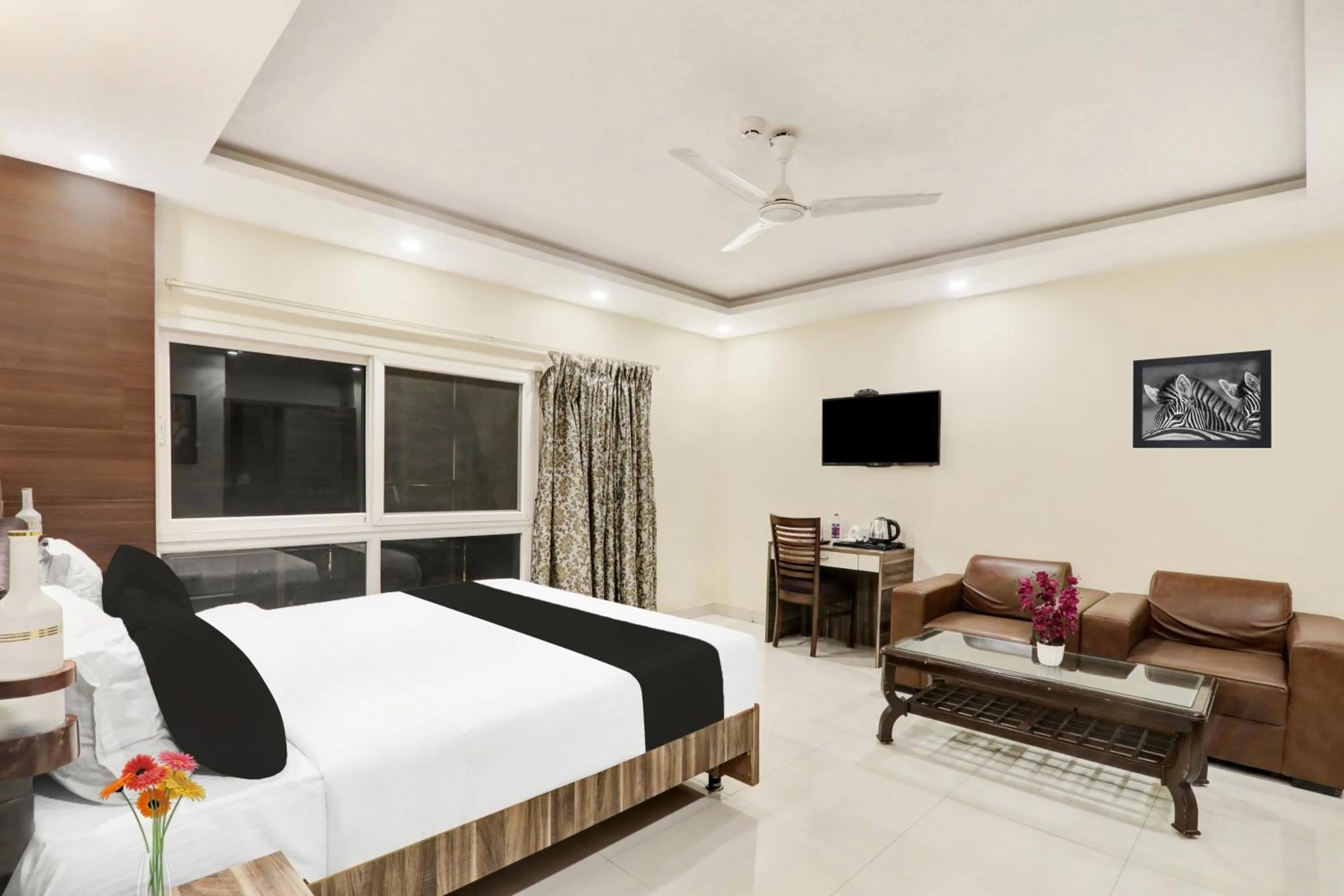 Bedroom, Bed in Super Townhouse Kankarbagh Formerly Kunwar Alcajars