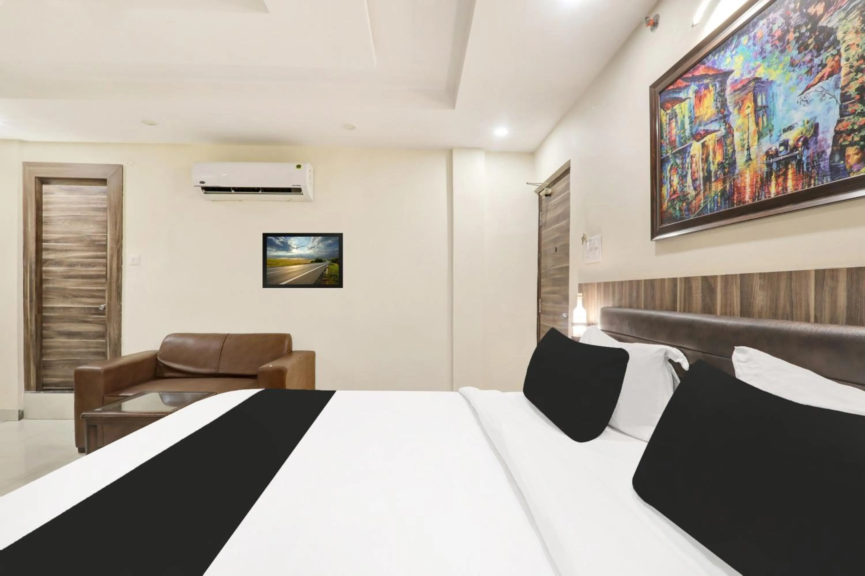 Bedroom, Bed in Super Townhouse Kankarbagh Formerly Kunwar Alcajars