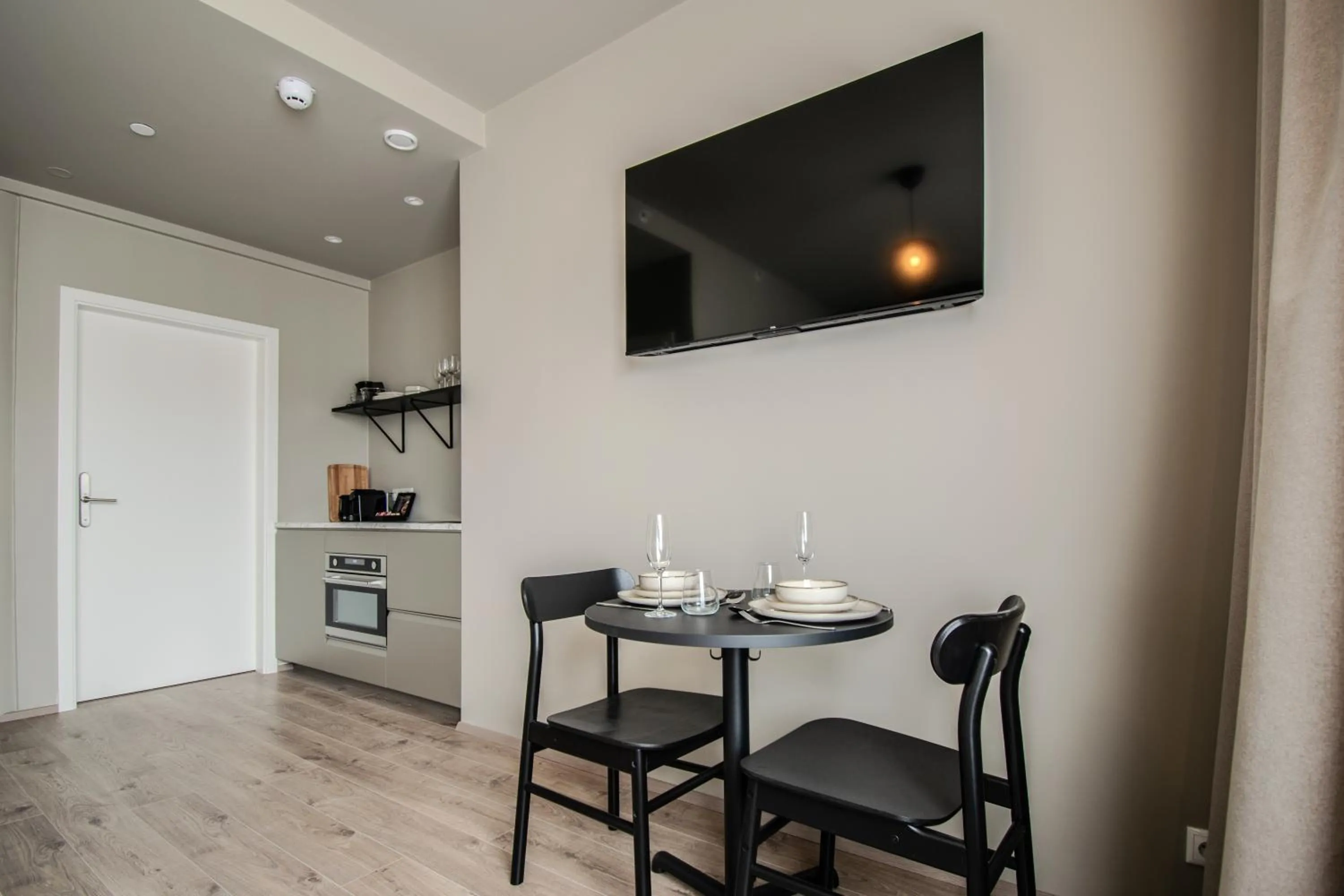 TV and multimedia in Frost Apartments by Heimaleiga