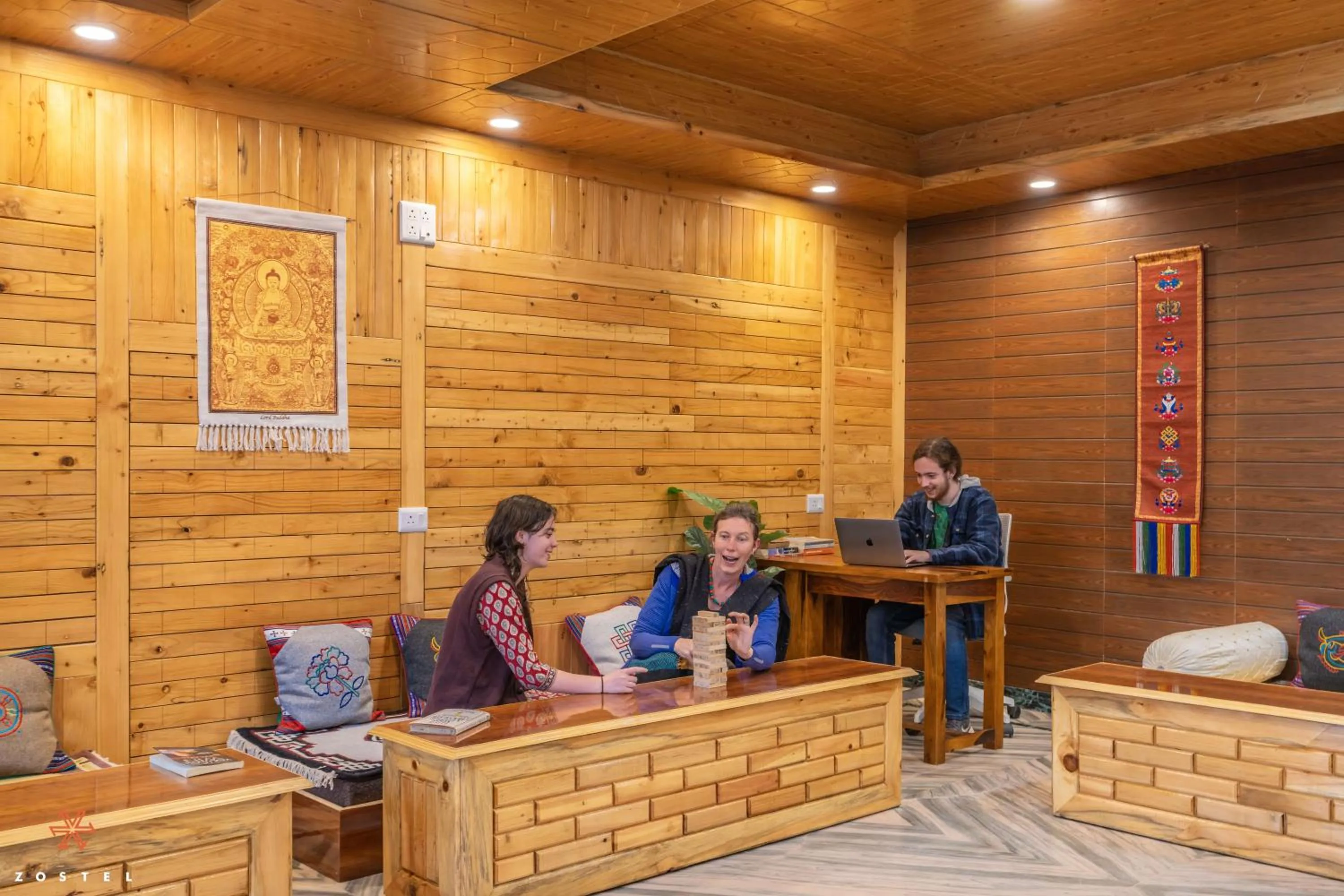 Living room in Zostel Kalpa