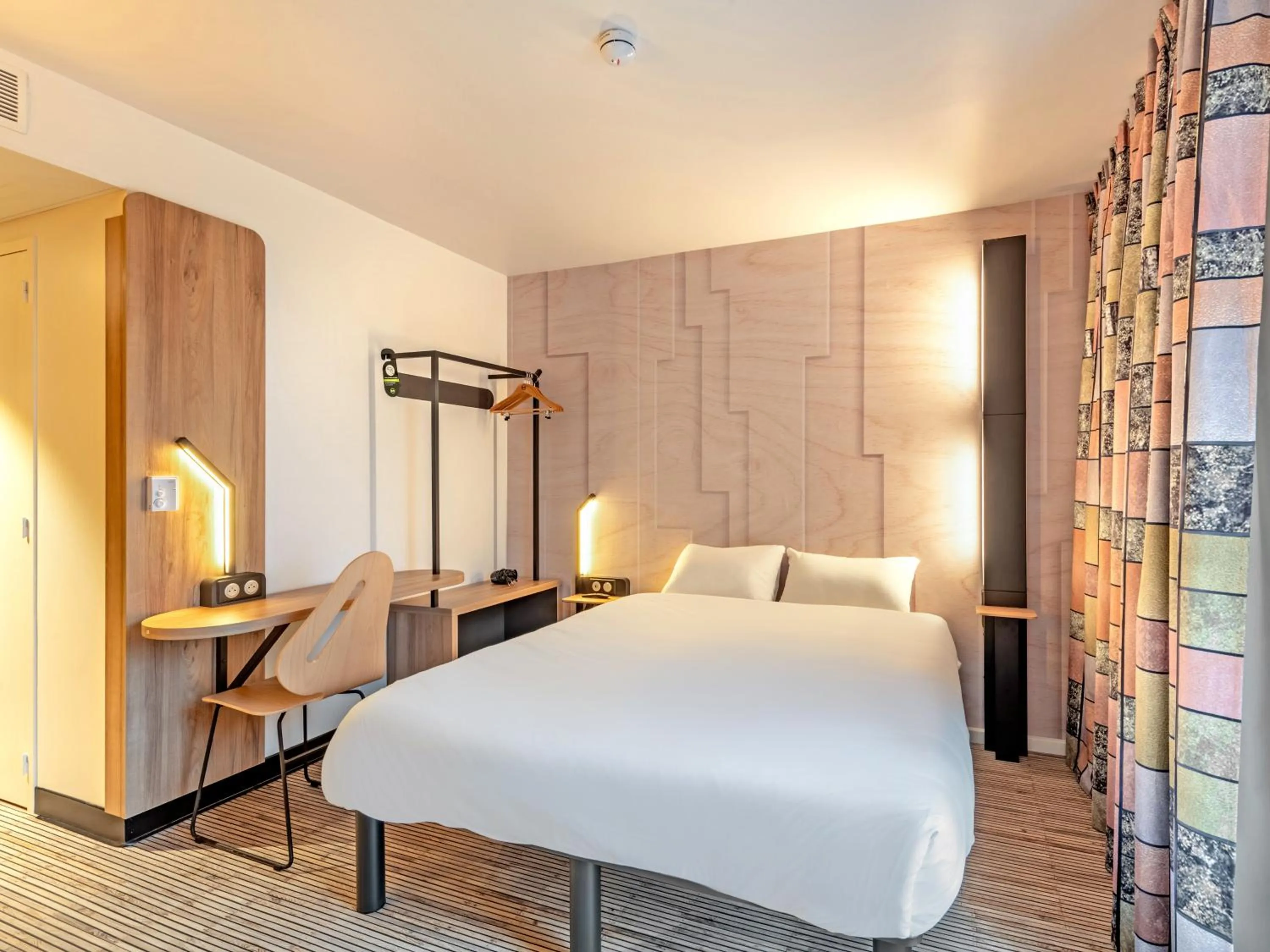 Photo of the whole room, Bed in B&B HOTEL Brest Porte de Gouesnou