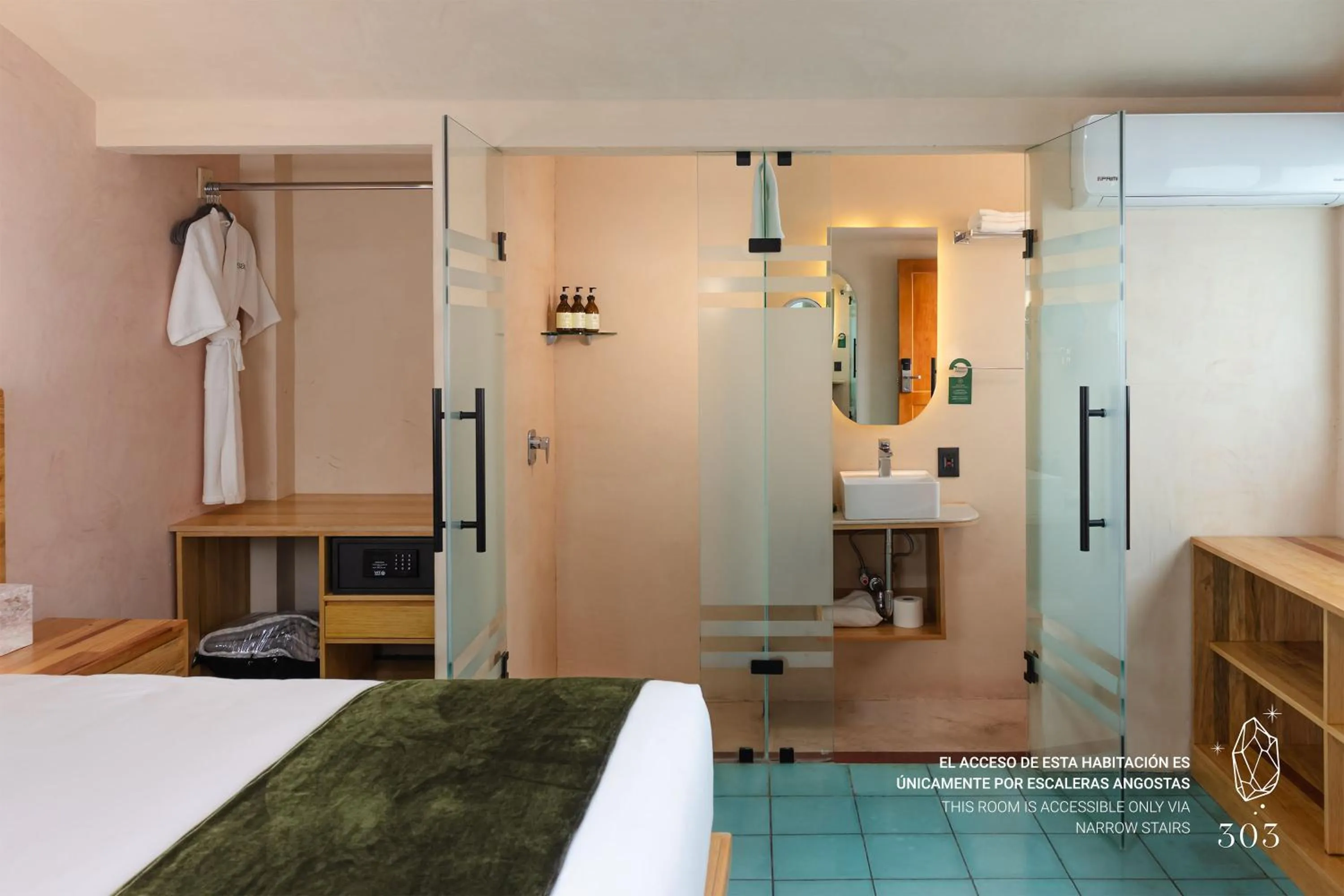 Shower, Bed in Sauvé Casa Boutique