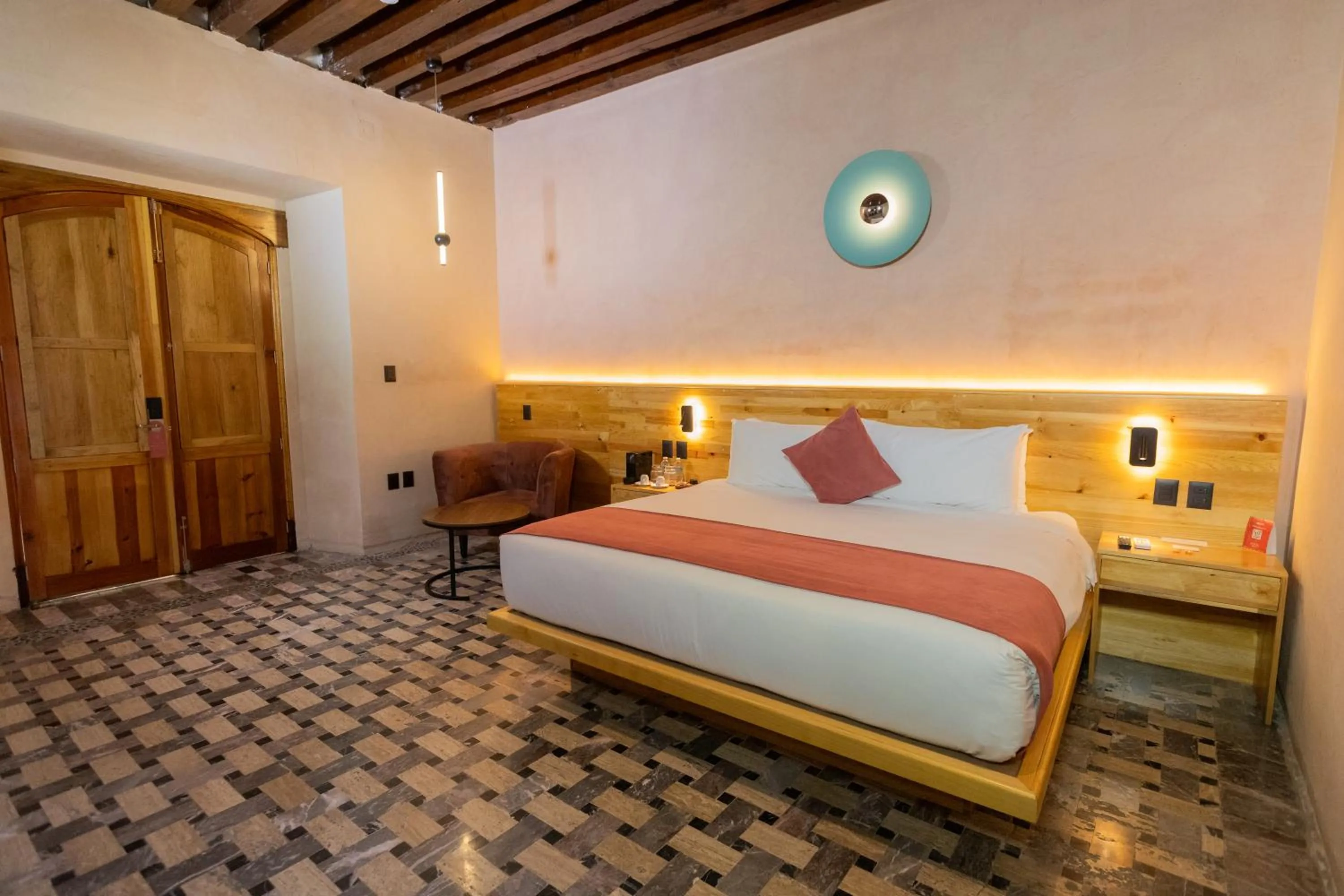 Photo of the whole room, Bed in Sauvé Casa Boutique