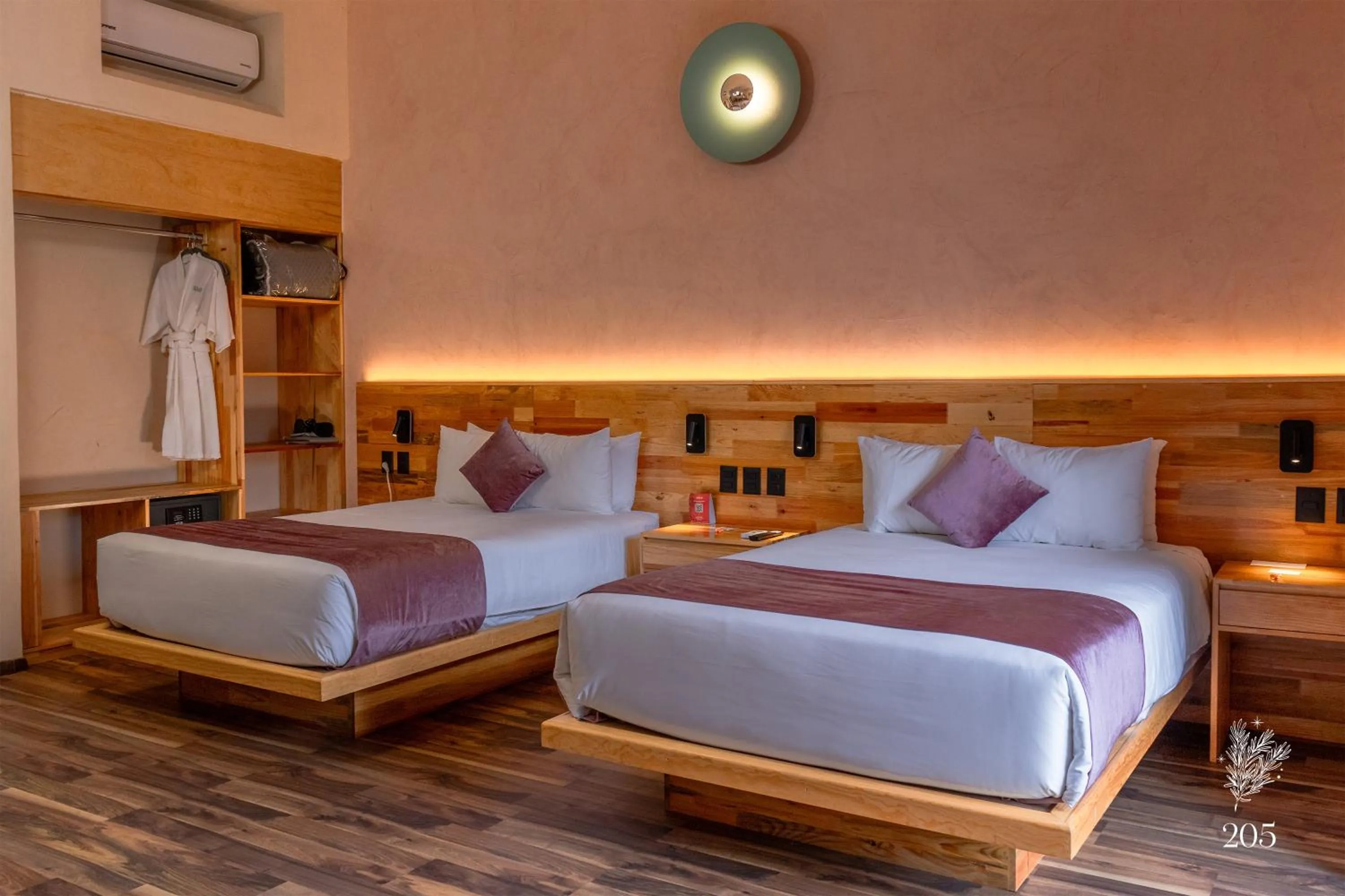 Photo of the whole room, Bed in Sauvé Casa Boutique