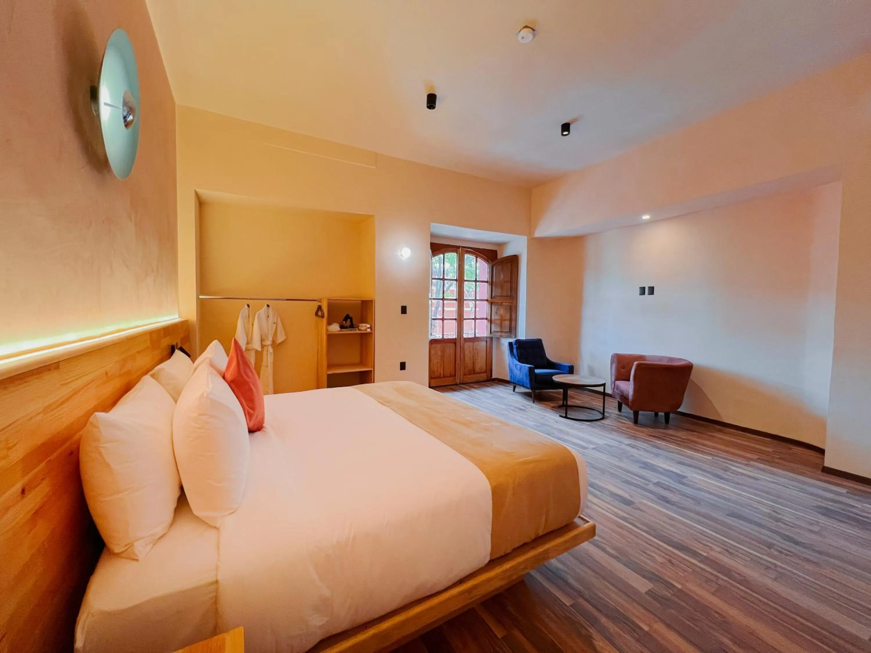 Photo of the whole room, Bed in Sauvé Casa Boutique