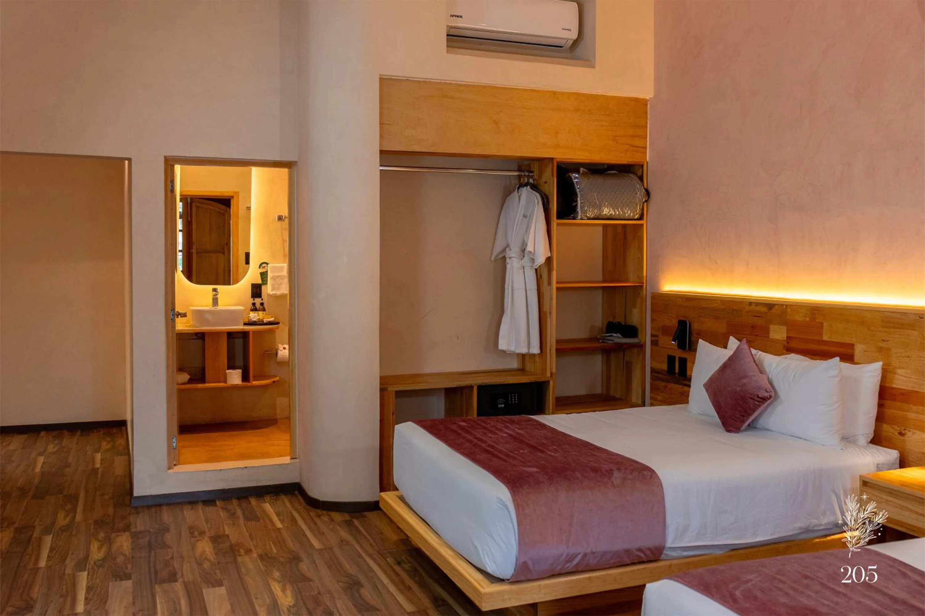 Photo of the whole room, Bed in Sauvé Casa Boutique