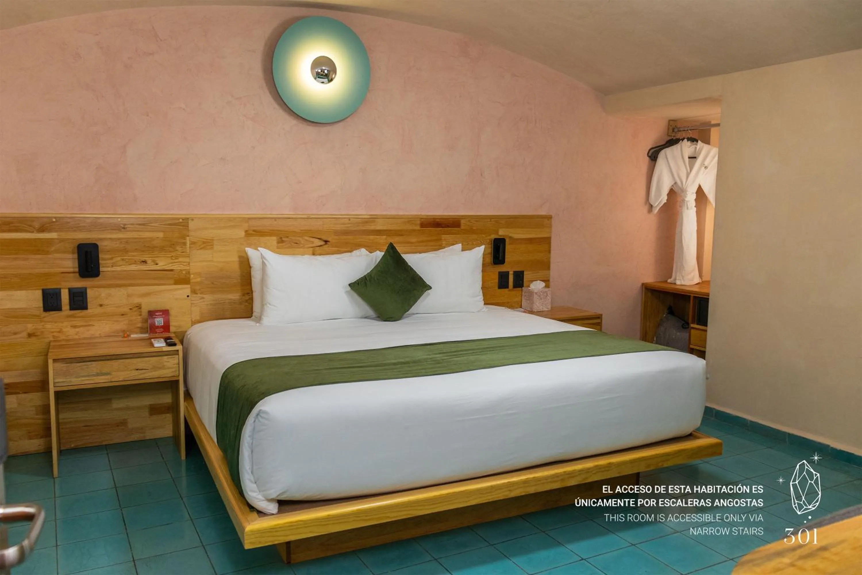 Photo of the whole room, Bed in Sauvé Casa Boutique