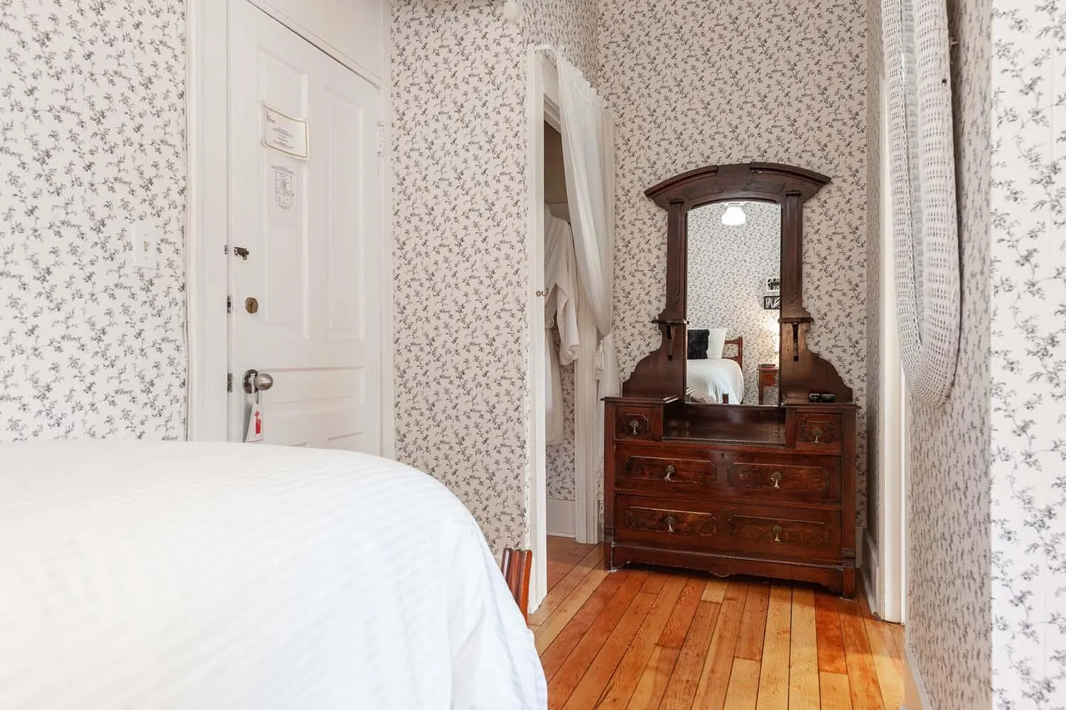 Bed in Stone Maiden Inn