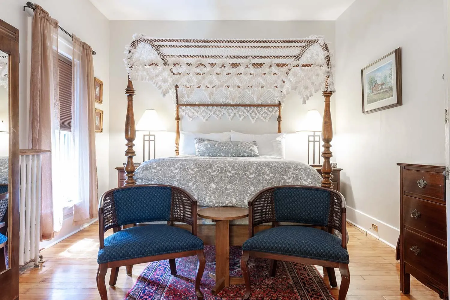 Bed in Stone Maiden Inn