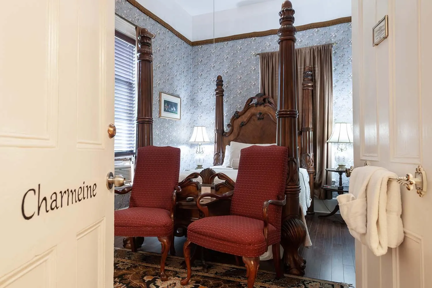 Seating area in Stone Maiden Inn