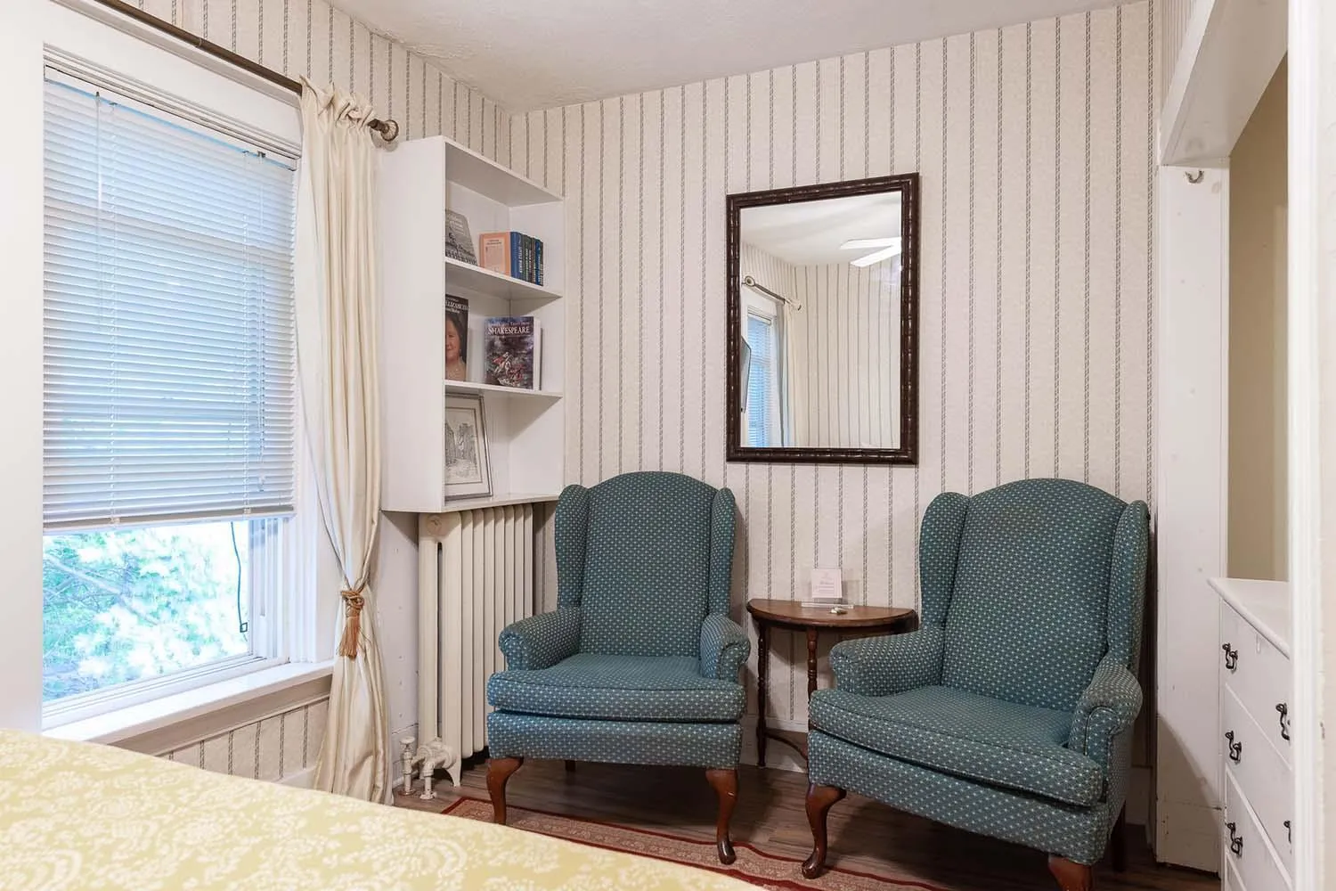 Library in Stone Maiden Inn