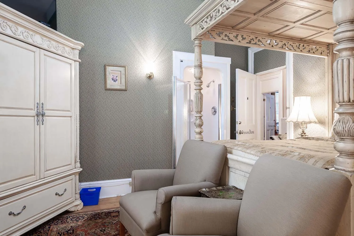 Bed in Stone Maiden Inn