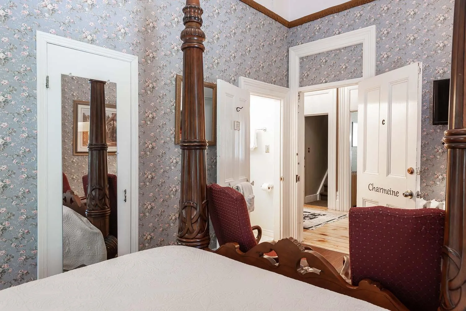 Photo of the whole room, Bed in Stone Maiden Inn