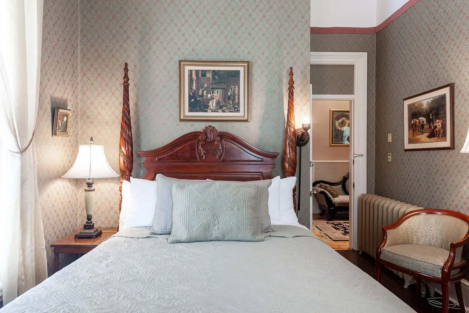 Bed in Stone Maiden Inn