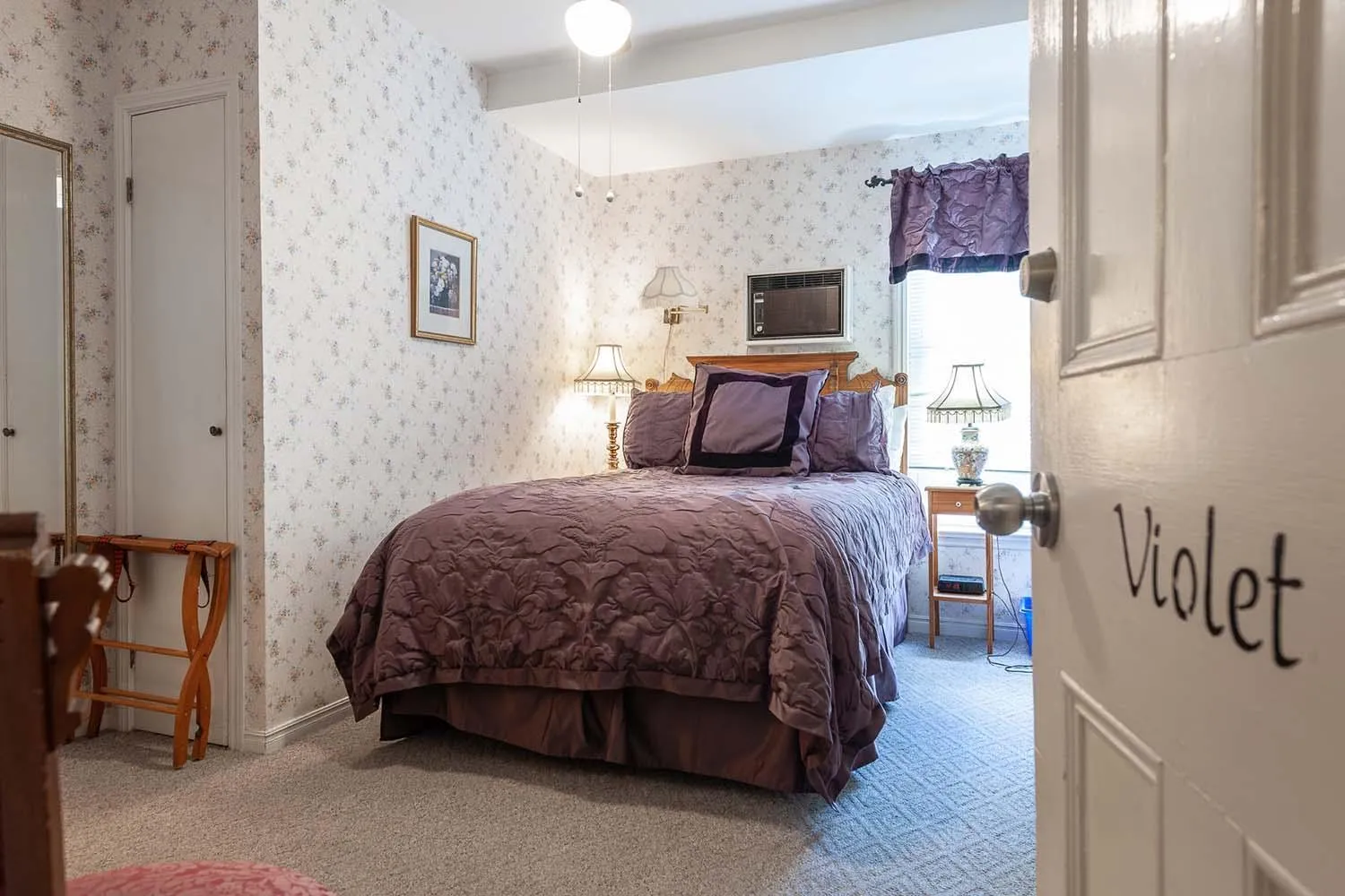 Bed in Stone Maiden Inn