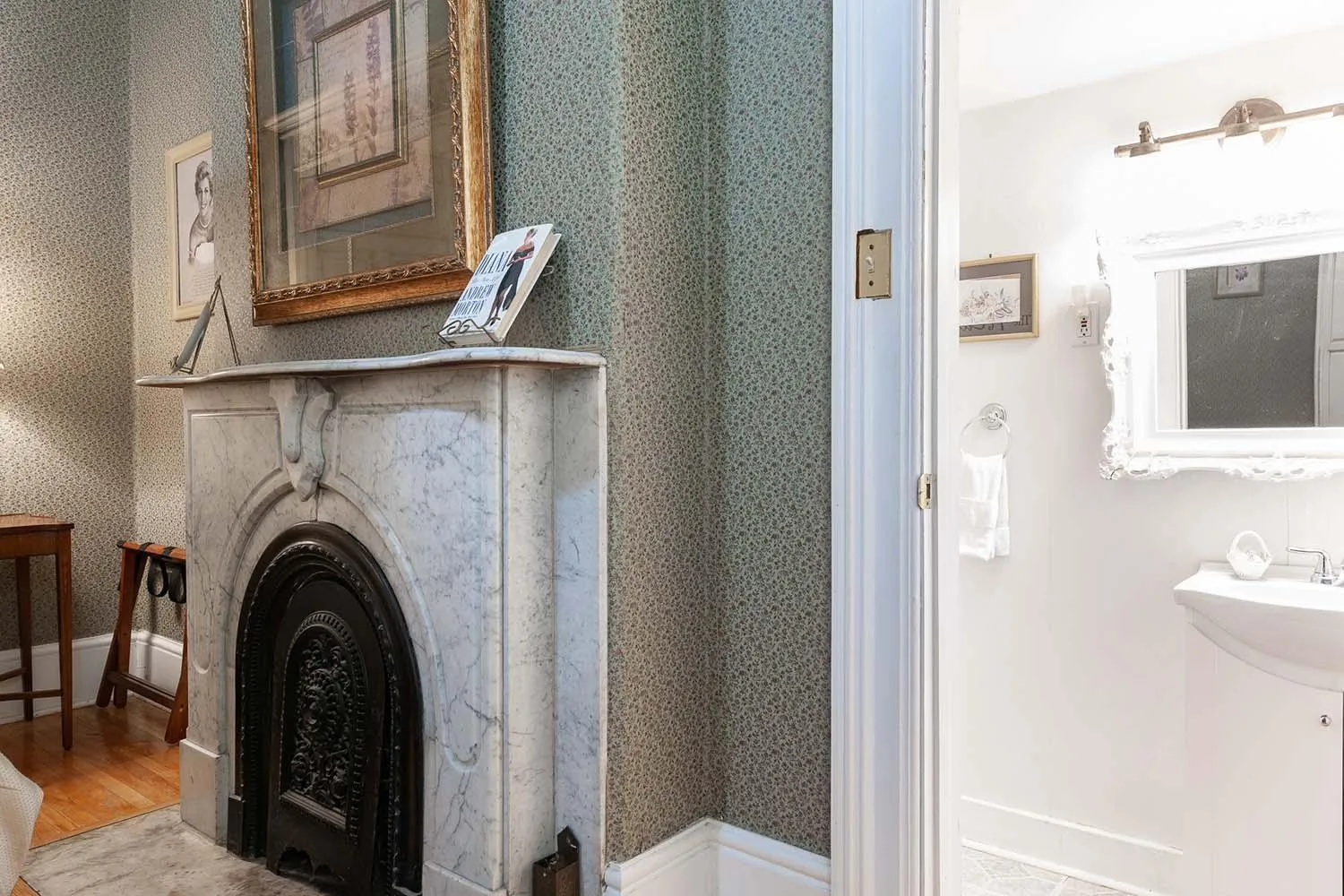 Living room in Stone Maiden Inn