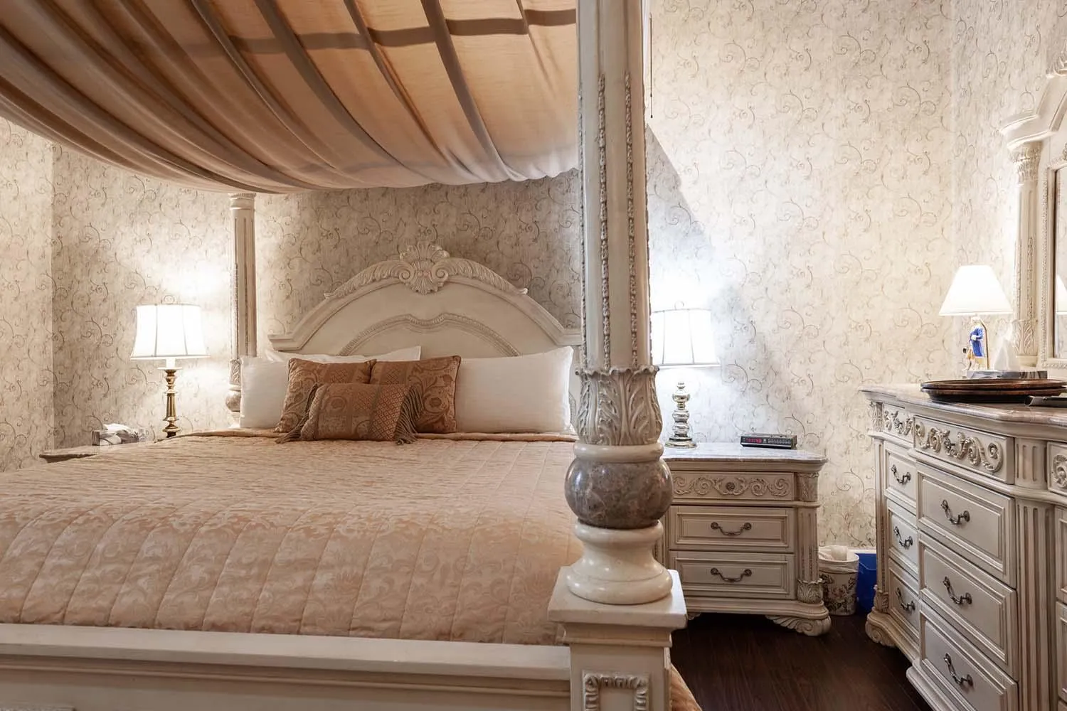 Bed in Stone Maiden Inn