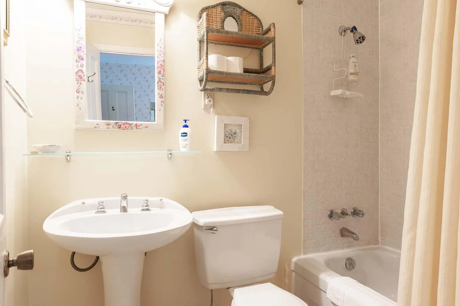 Shower in Stone Maiden Inn