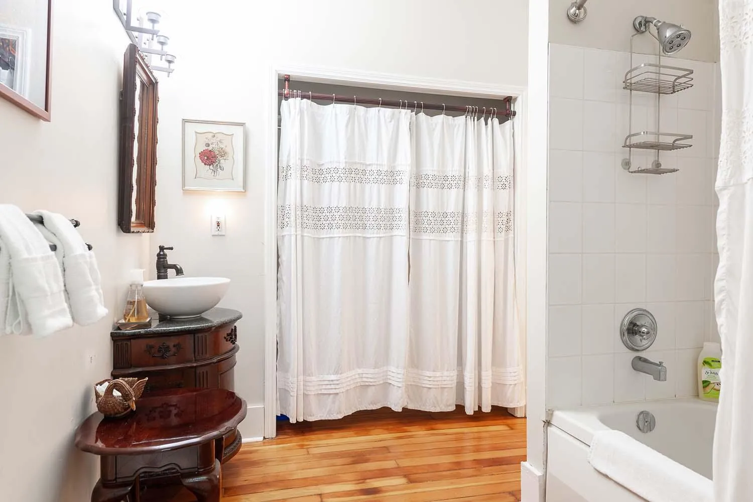 Shower in Stone Maiden Inn