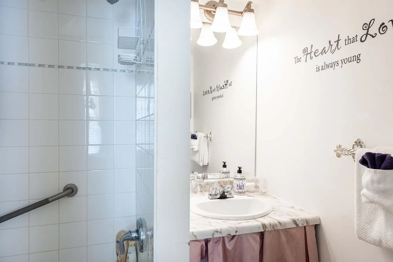 Shower in Stone Maiden Inn