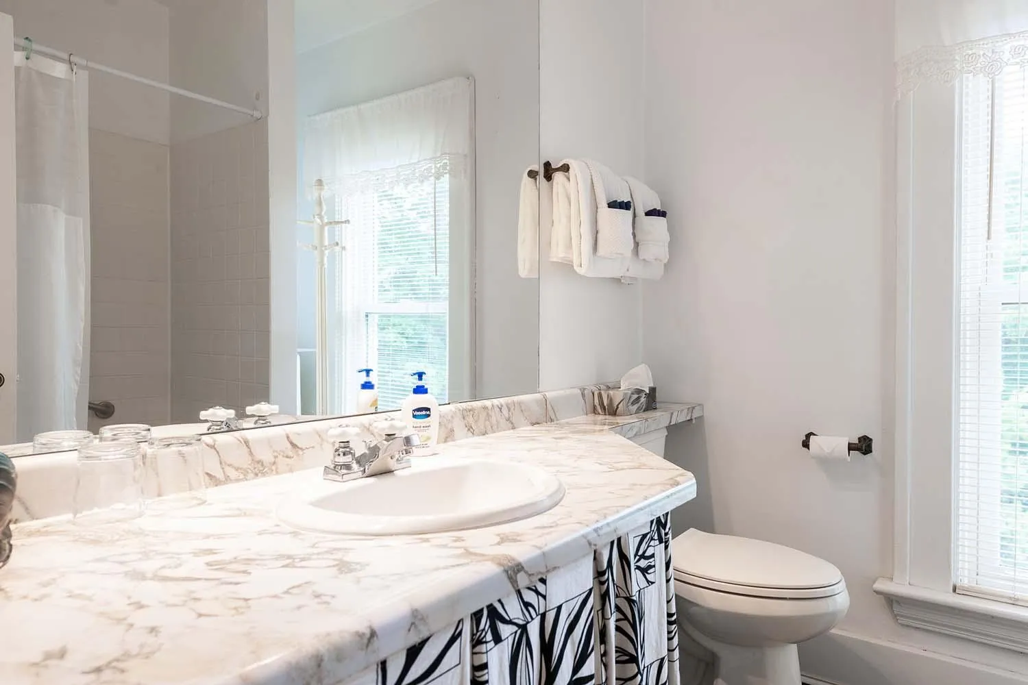 Toilet in Stone Maiden Inn