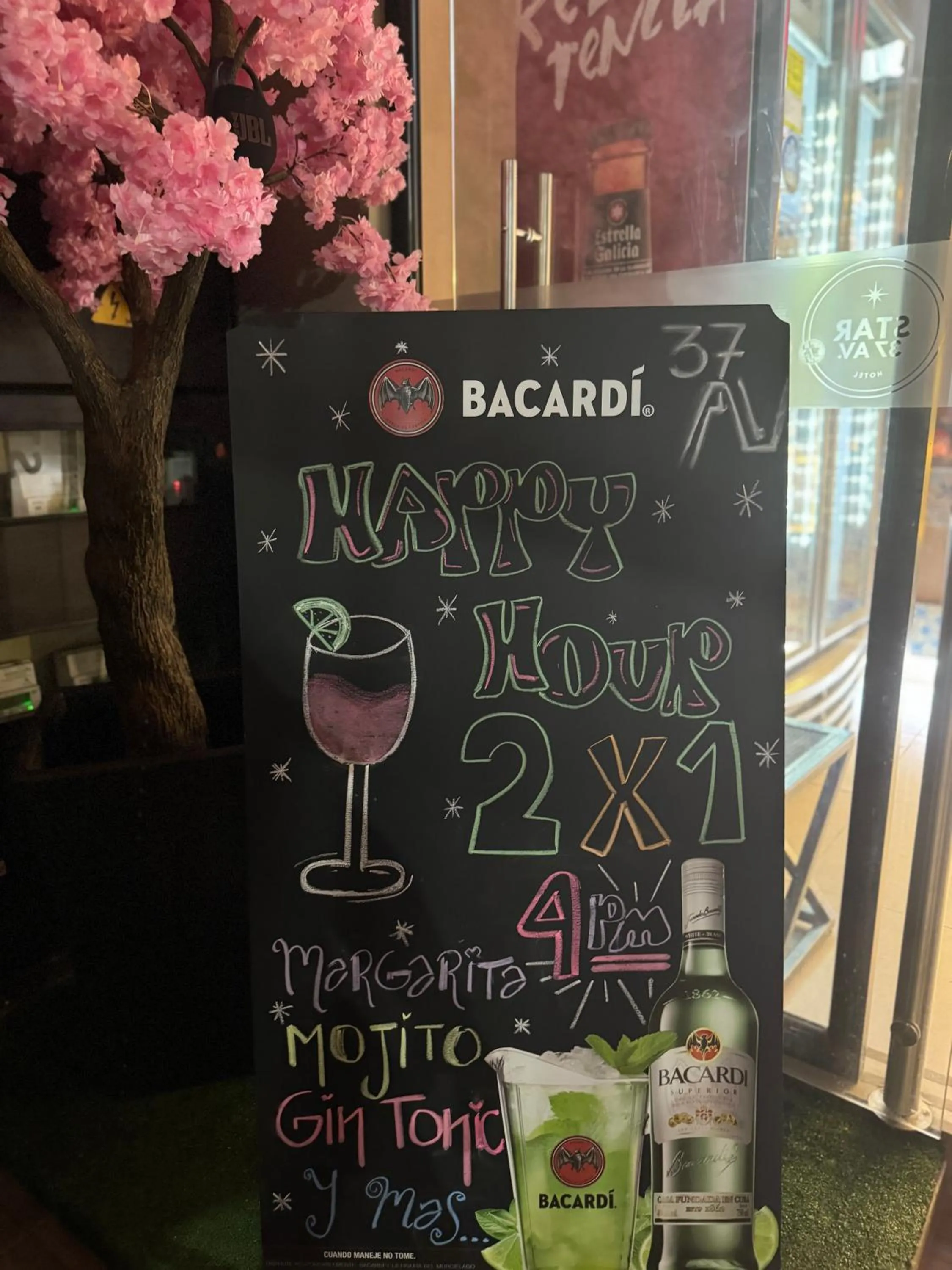 Restaurant/places to eat in Star AV 37 HOTEL