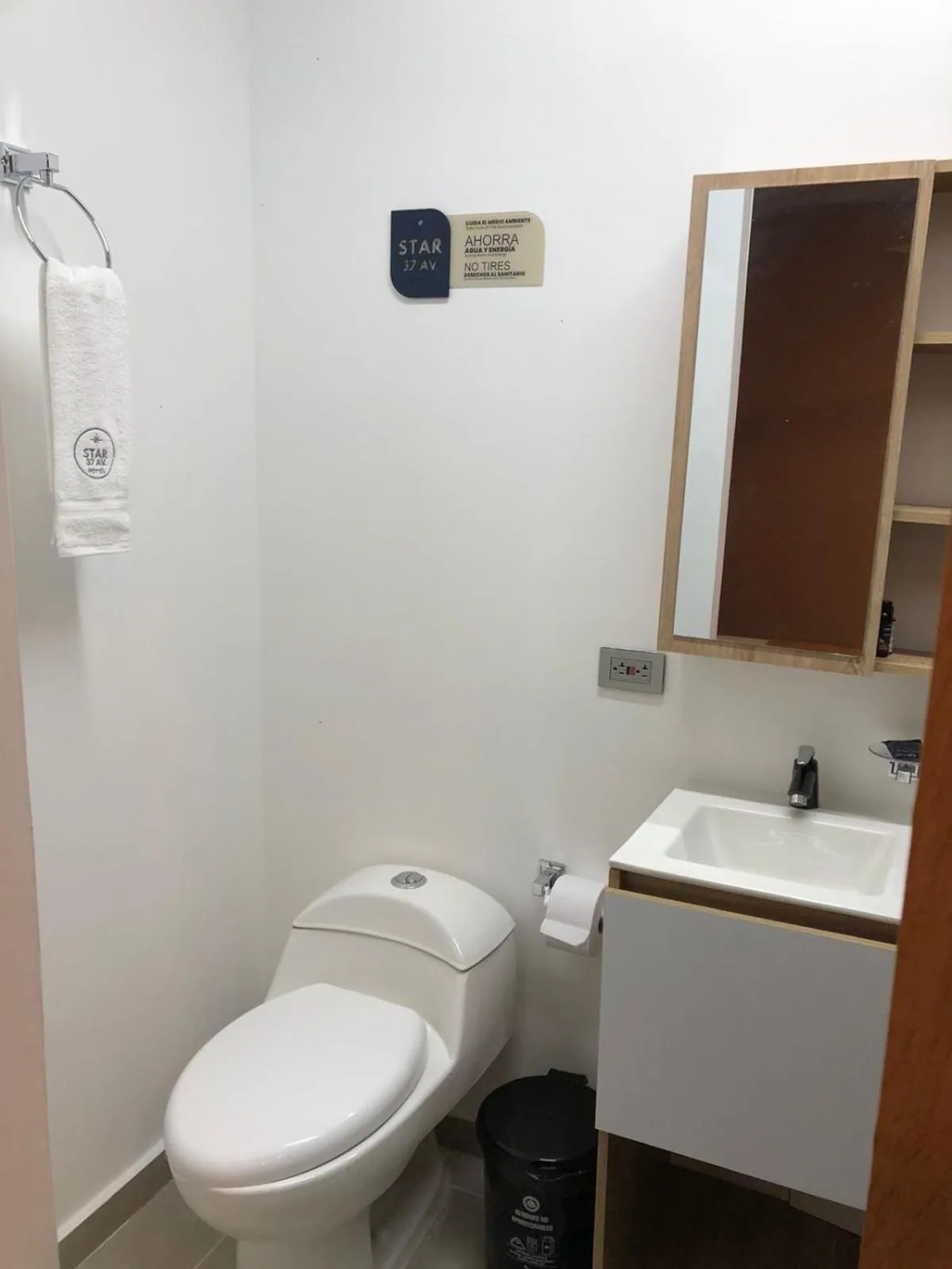 Toilet in Star AV 37 HOTEL