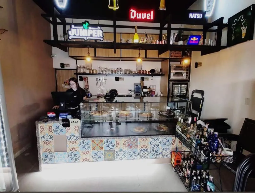 Food and drinks in Star AV 37 HOTEL