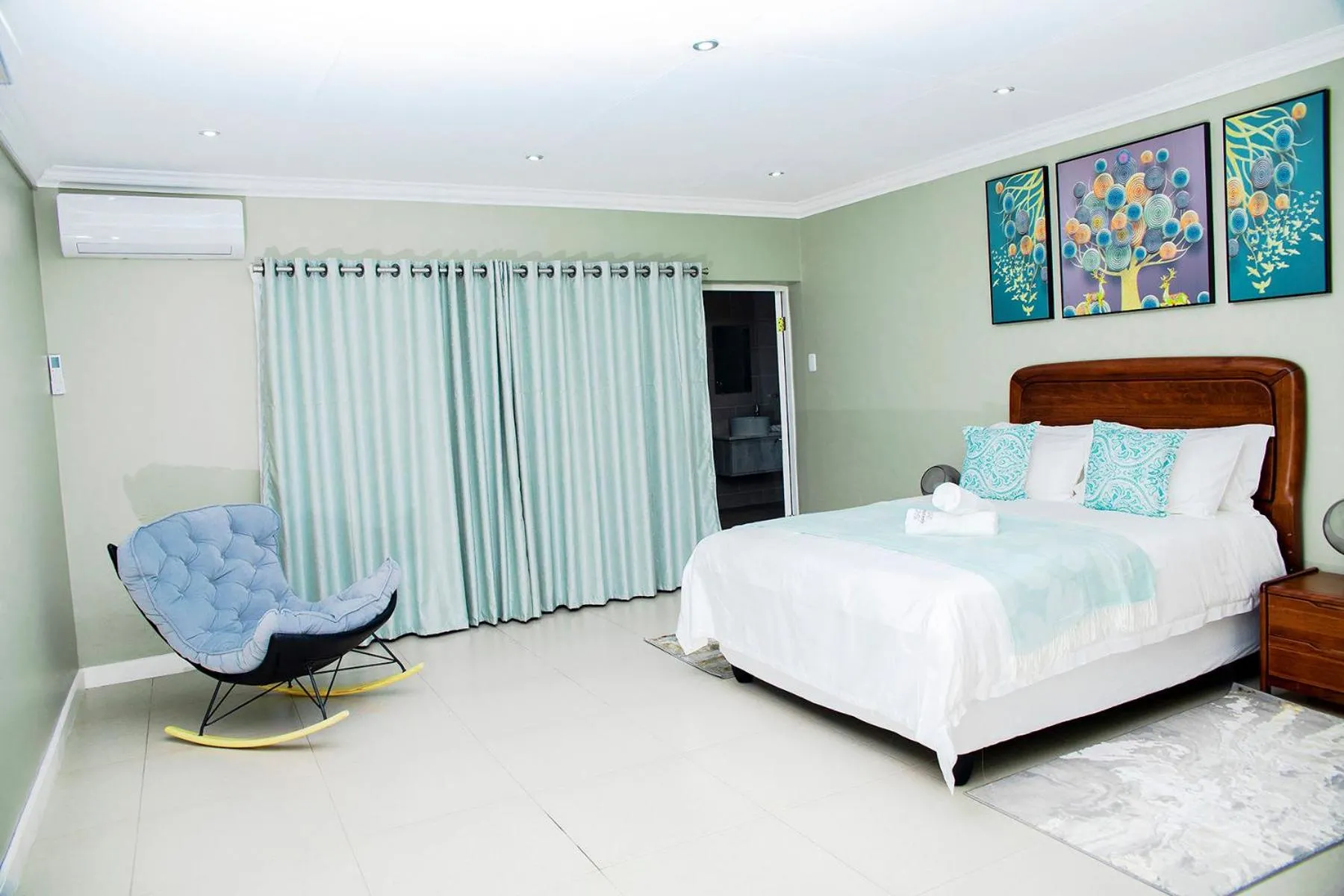 Bed in Positano Boutique Hotel