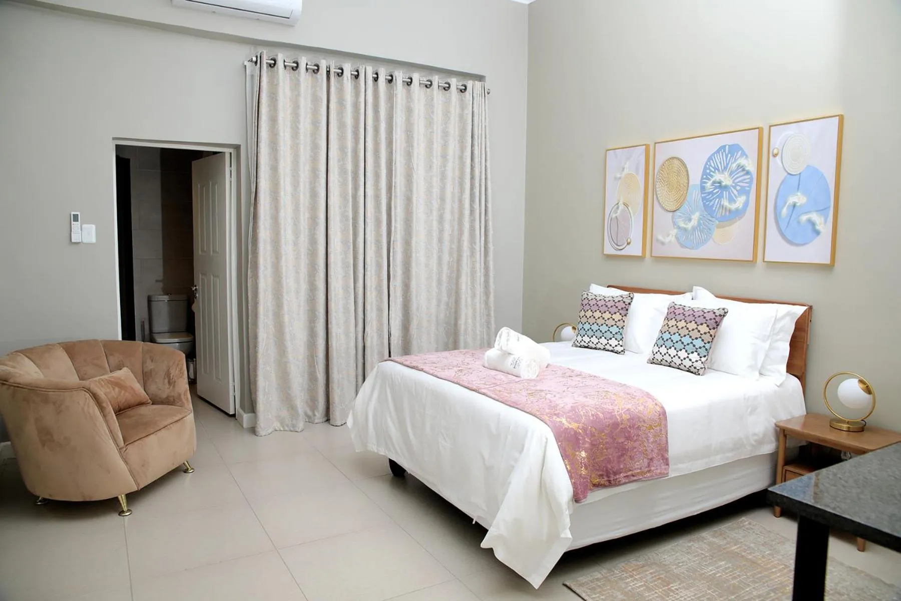 Bed in Positano Boutique Hotel