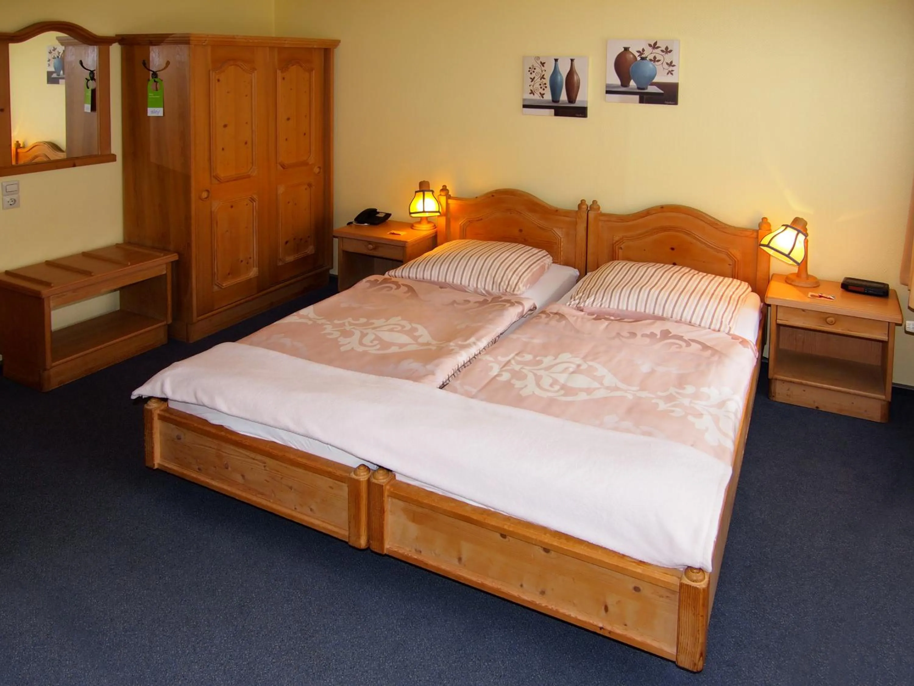 Bed in Hotel Grüner Baum