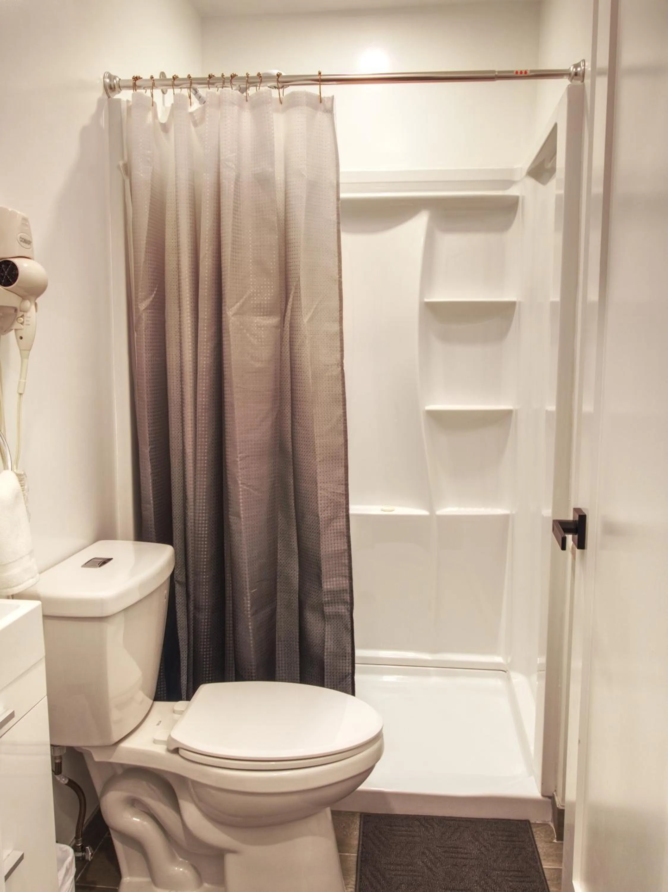 Shower in Vermont Suites