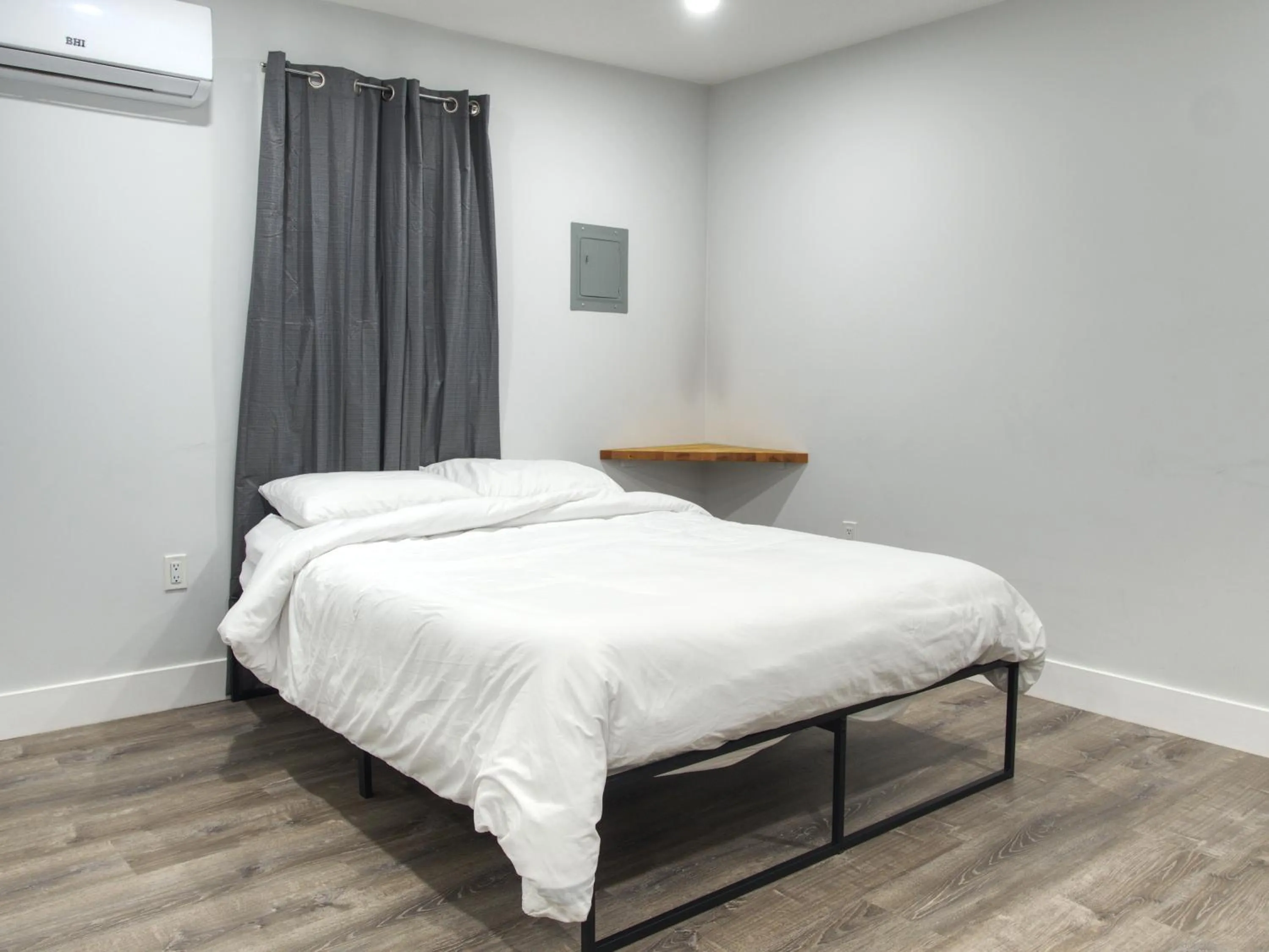 Bed in Vermont Suites