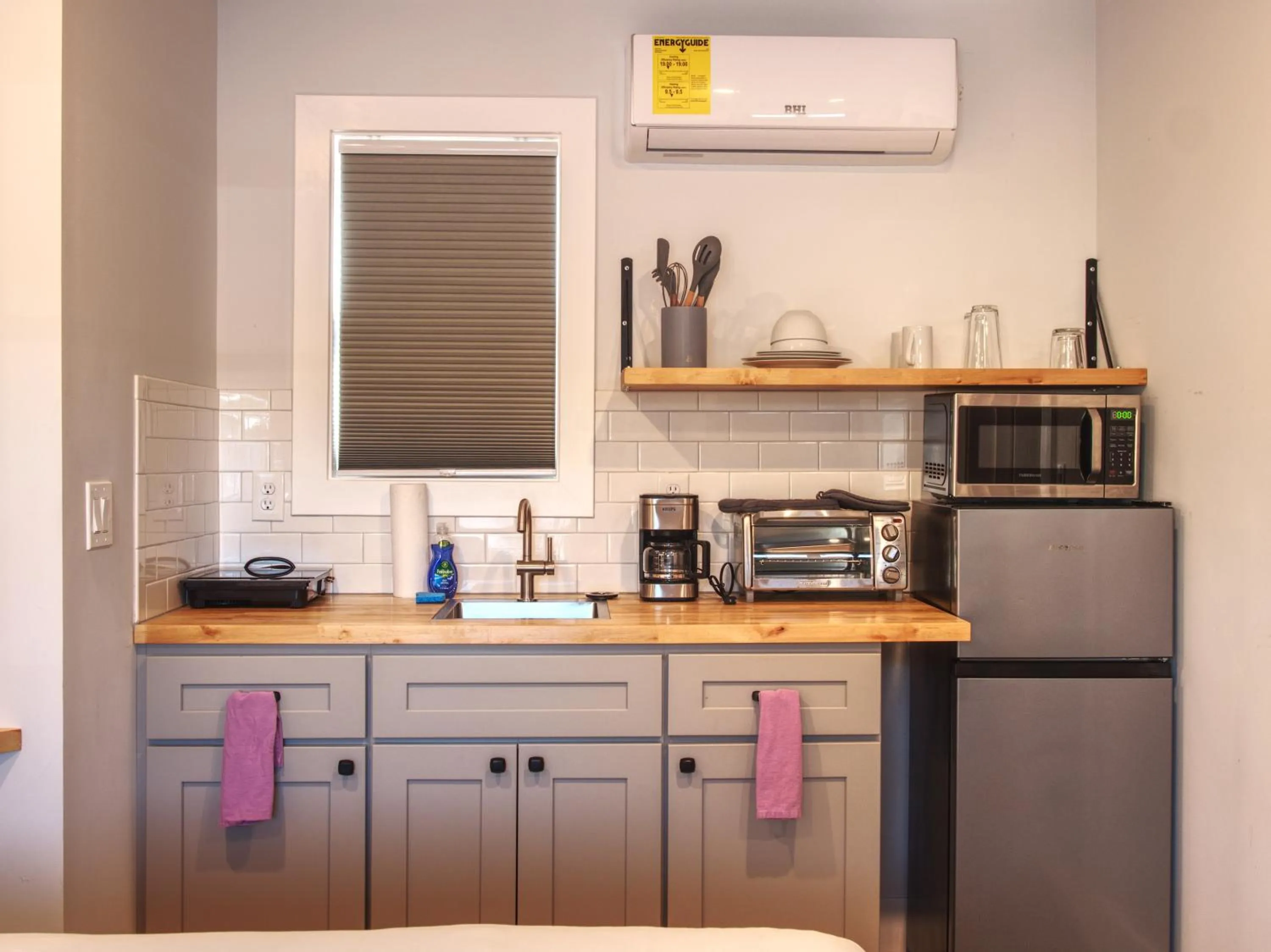 Kitchen or kitchenette in Vermont Suites