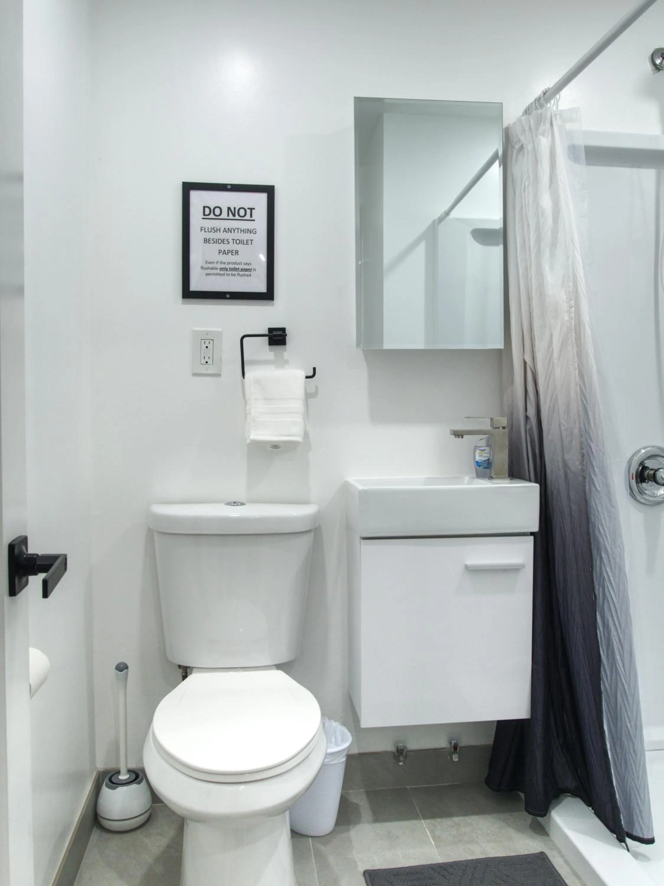 Bathroom in Vermont Suites