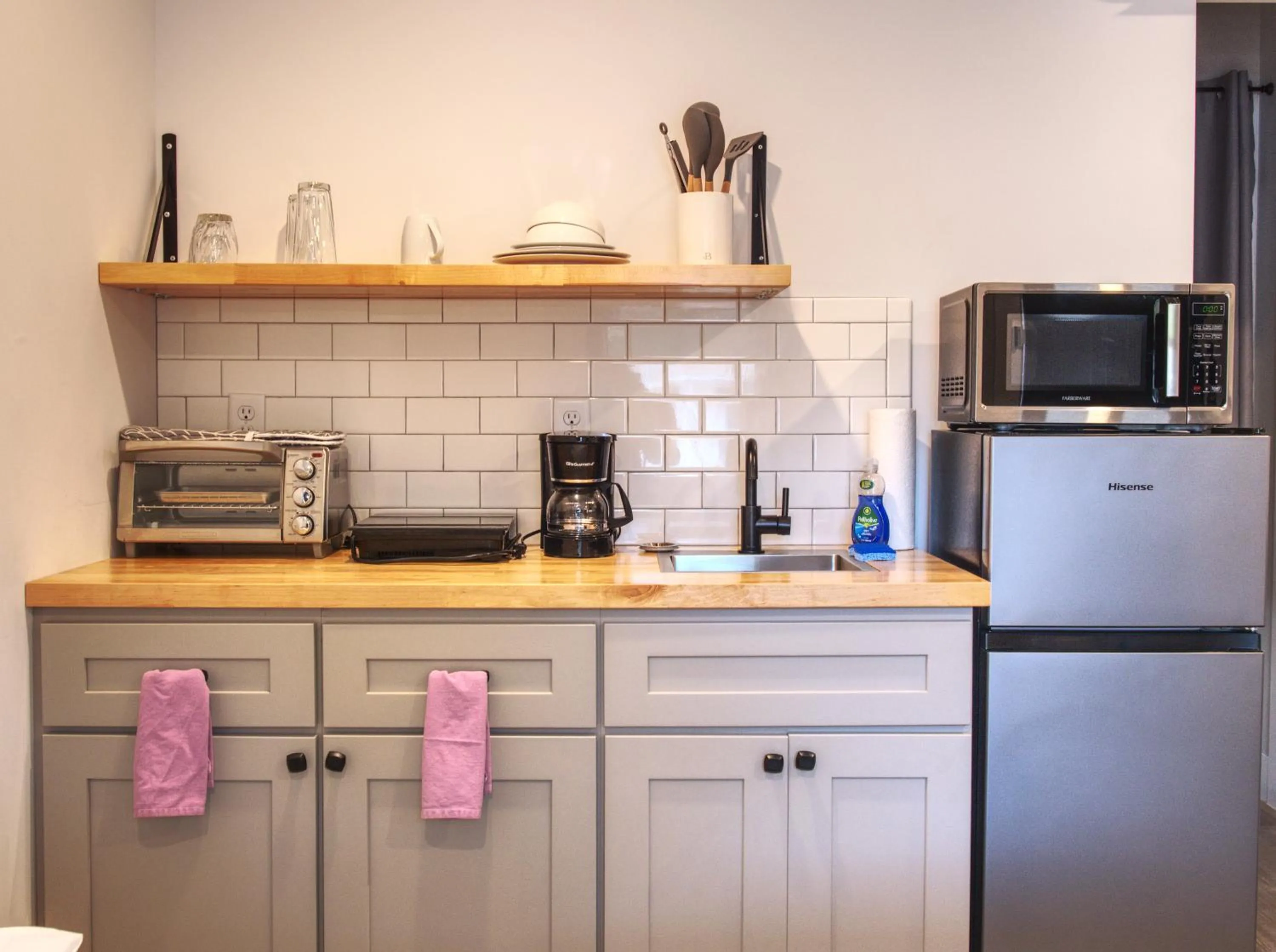 Kitchen or kitchenette in Vermont Suites